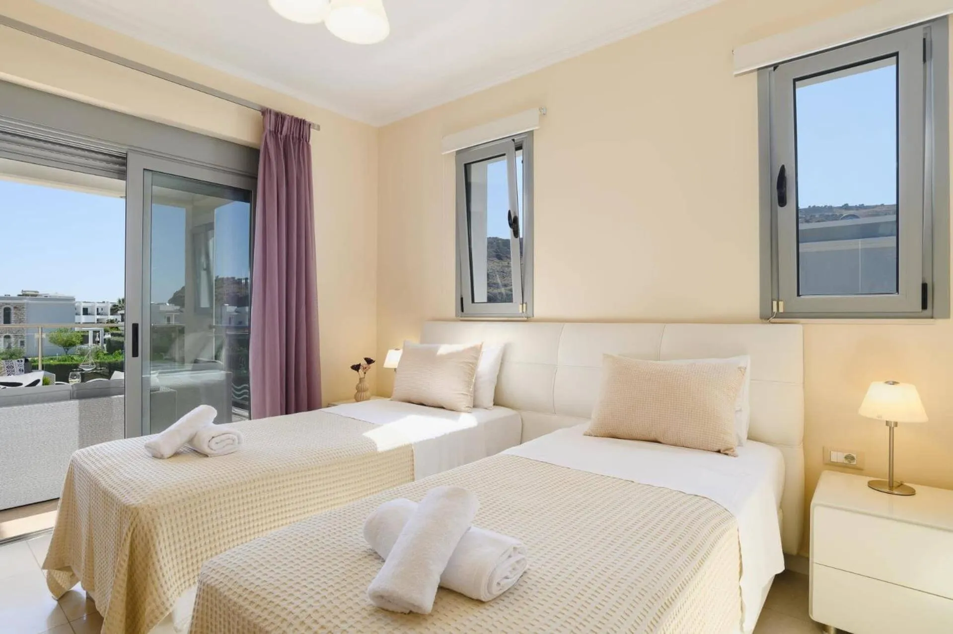 Bedroom, Bed in Kamari Beach