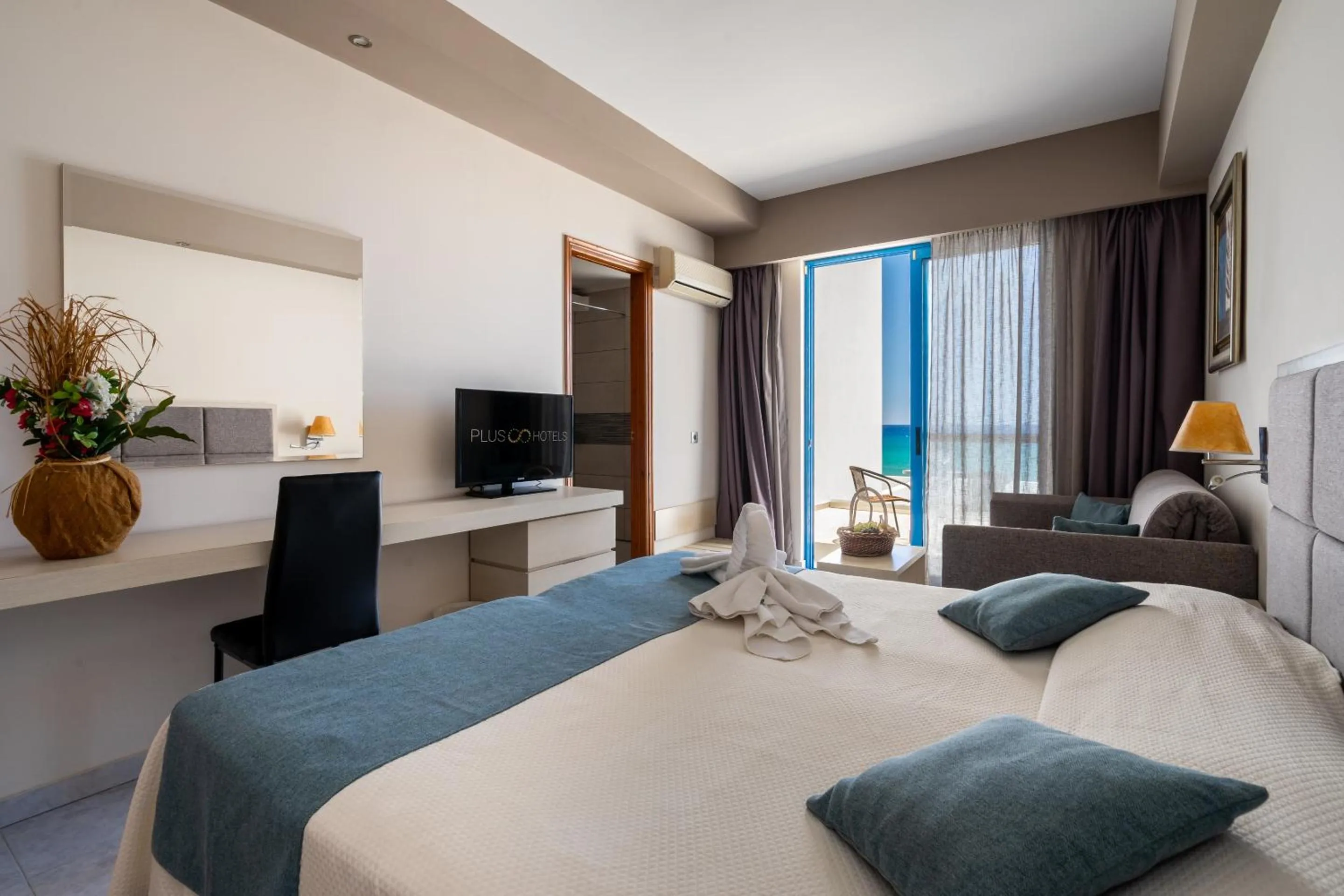 TV and multimedia in Kamari Beach