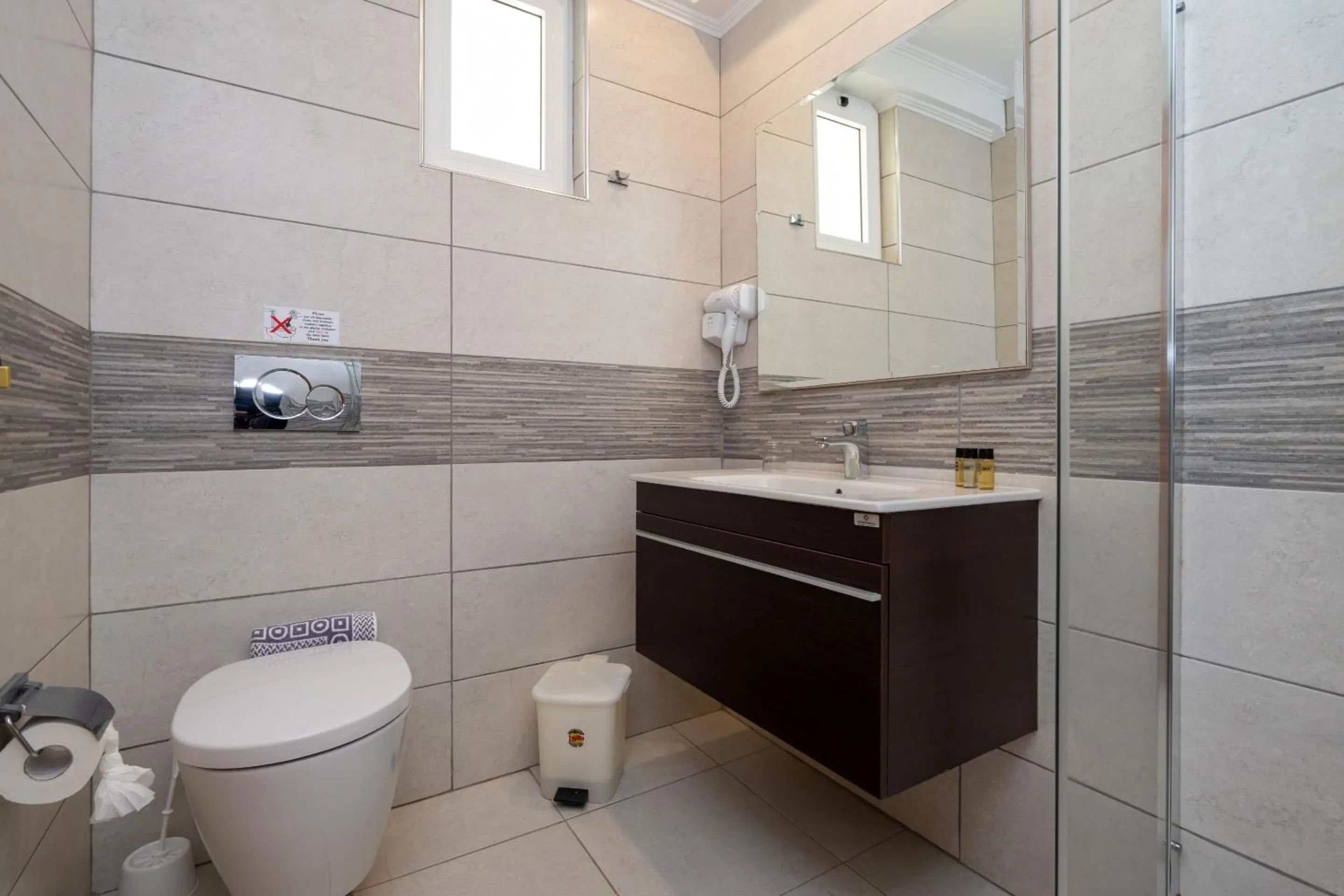 Bathroom in Kamari Beach