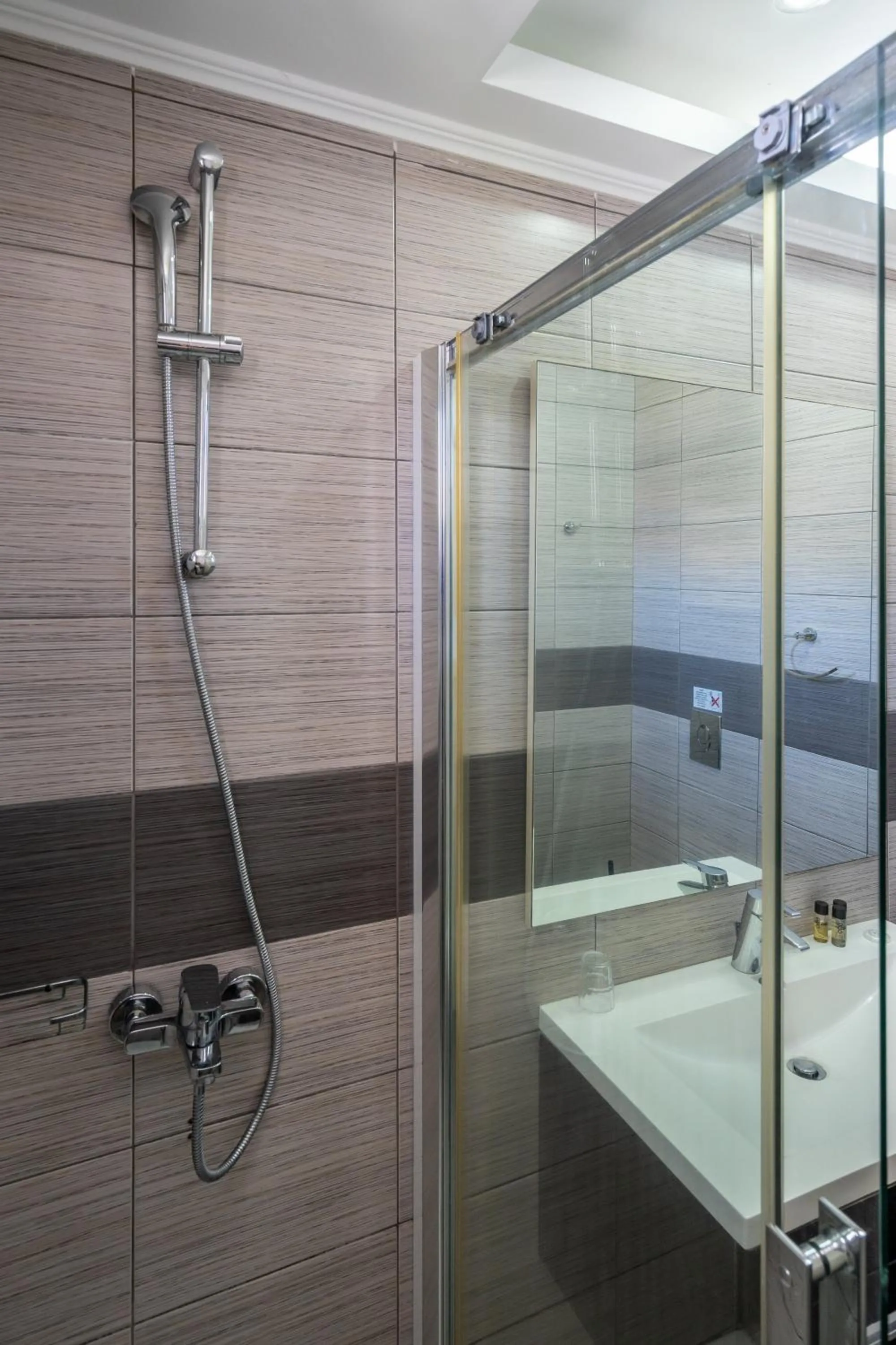 Bathroom in Kamari Beach