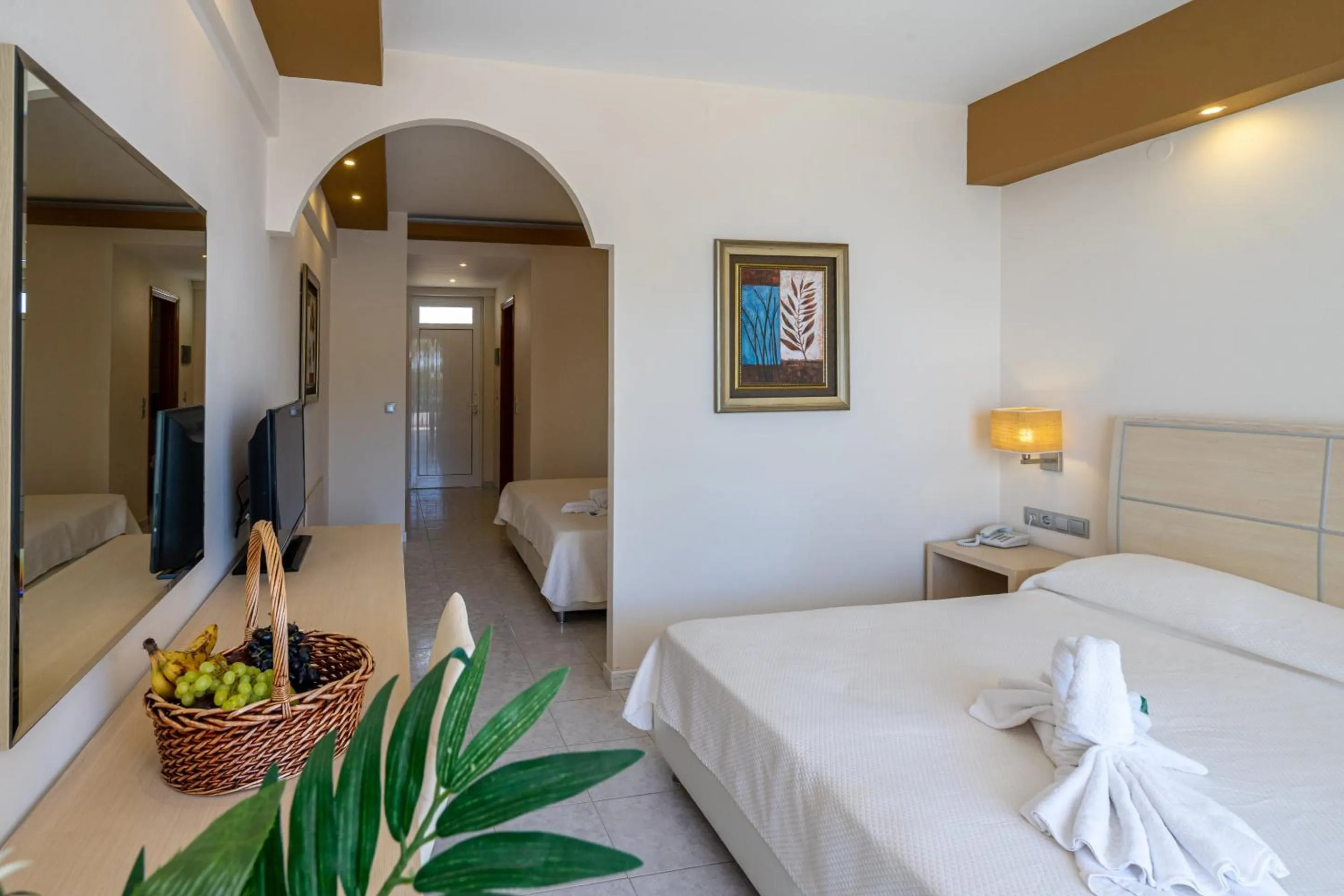 Photo of the whole room in Kamari Beach