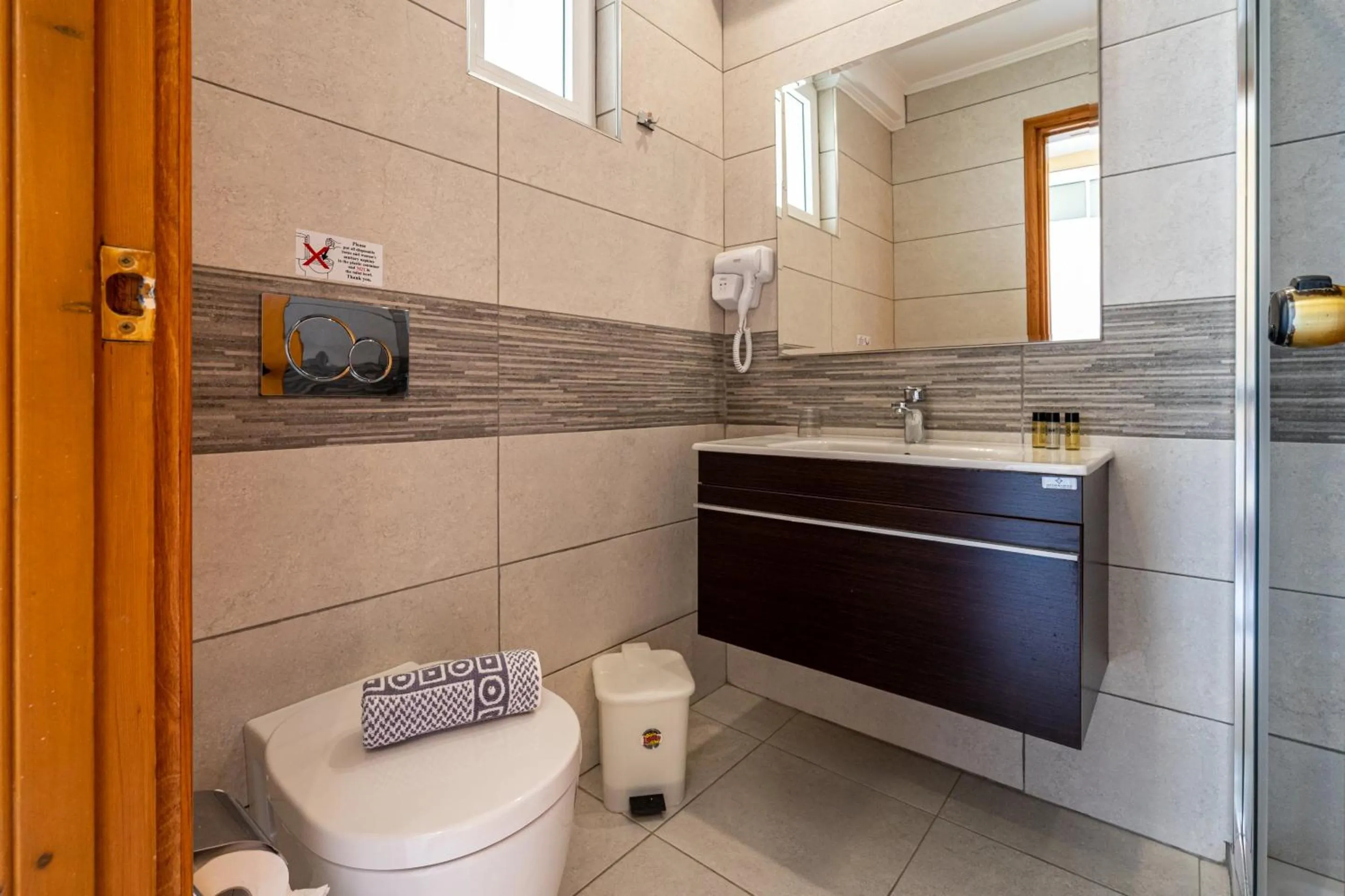 Bathroom in Kamari Beach