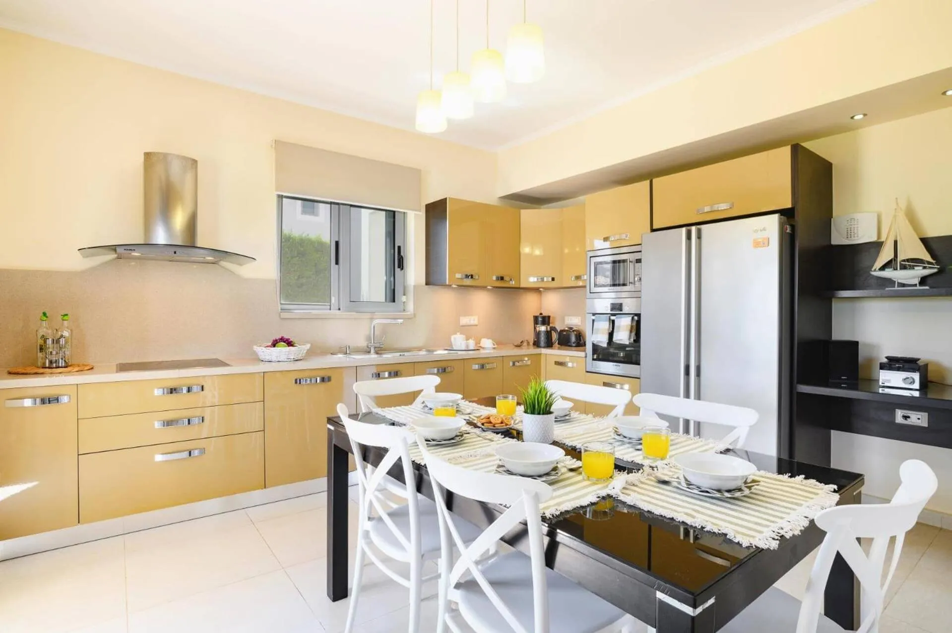 Dining area in Kamari Beach