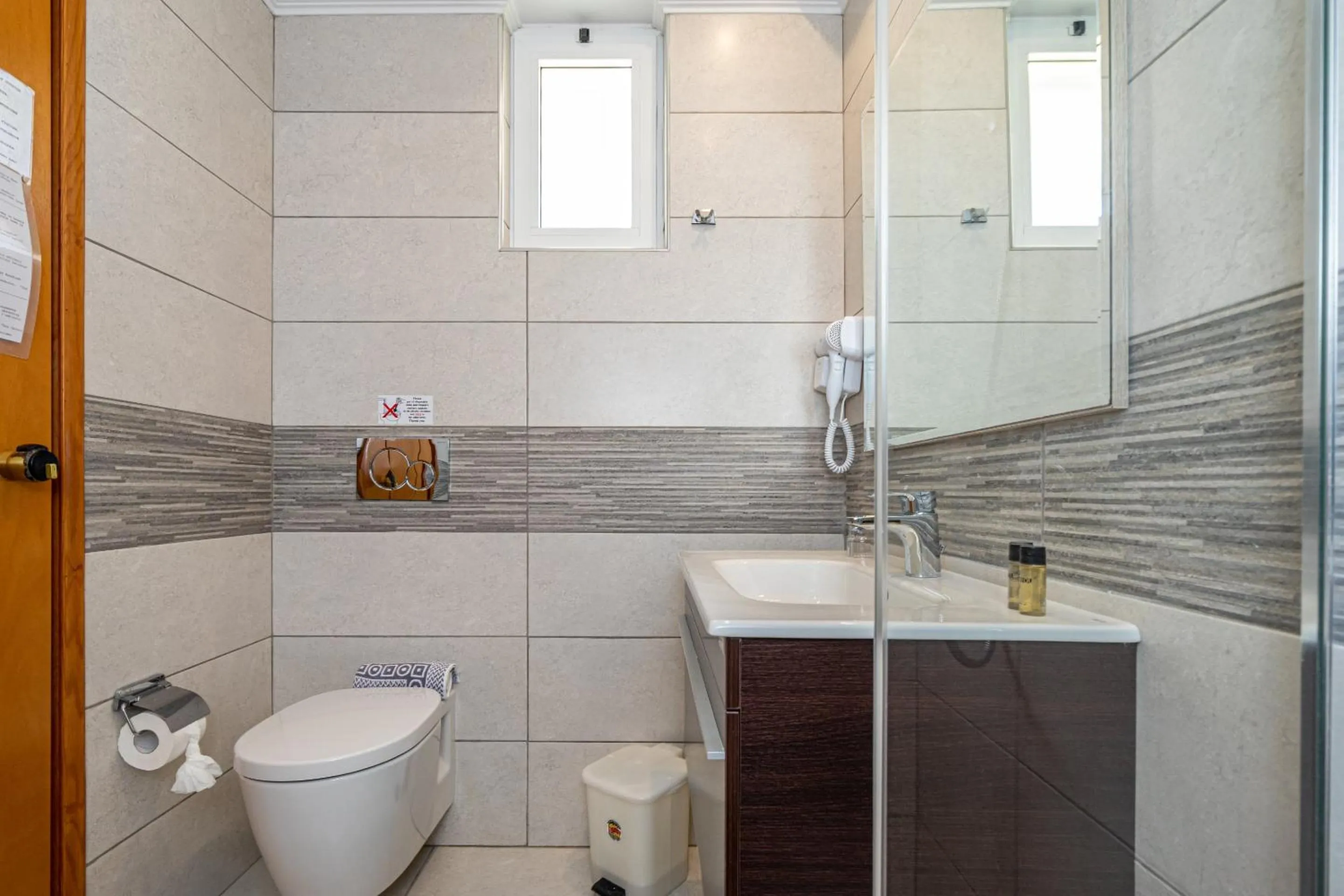 Bathroom in Kamari Beach