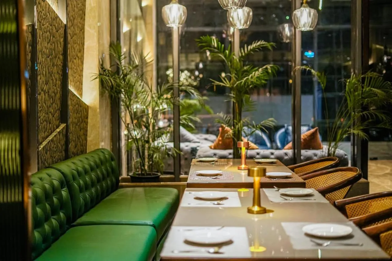 Restaurant/places to eat in Hotel Levelup Signature