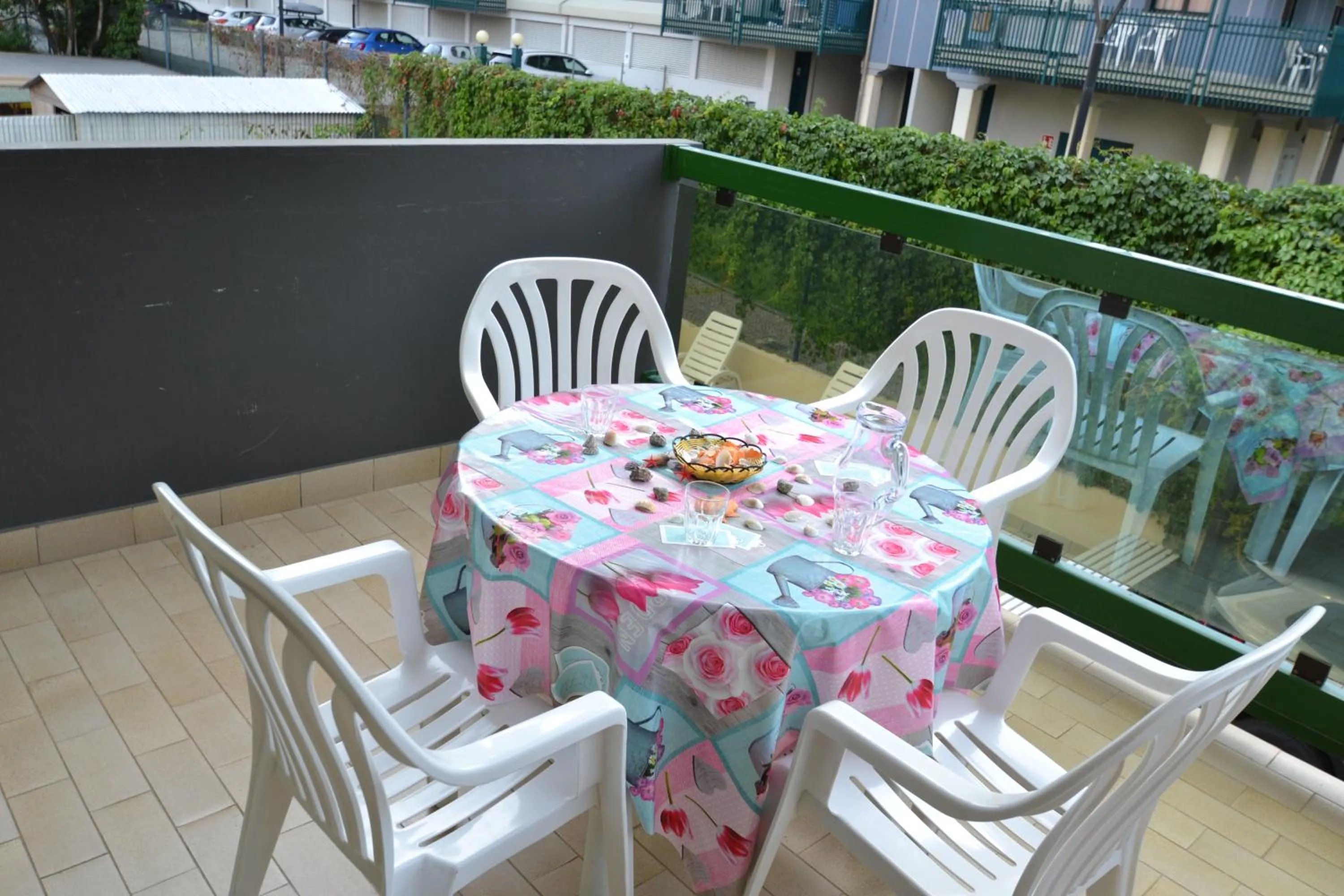 One bedroom flat with balcony next to the sea