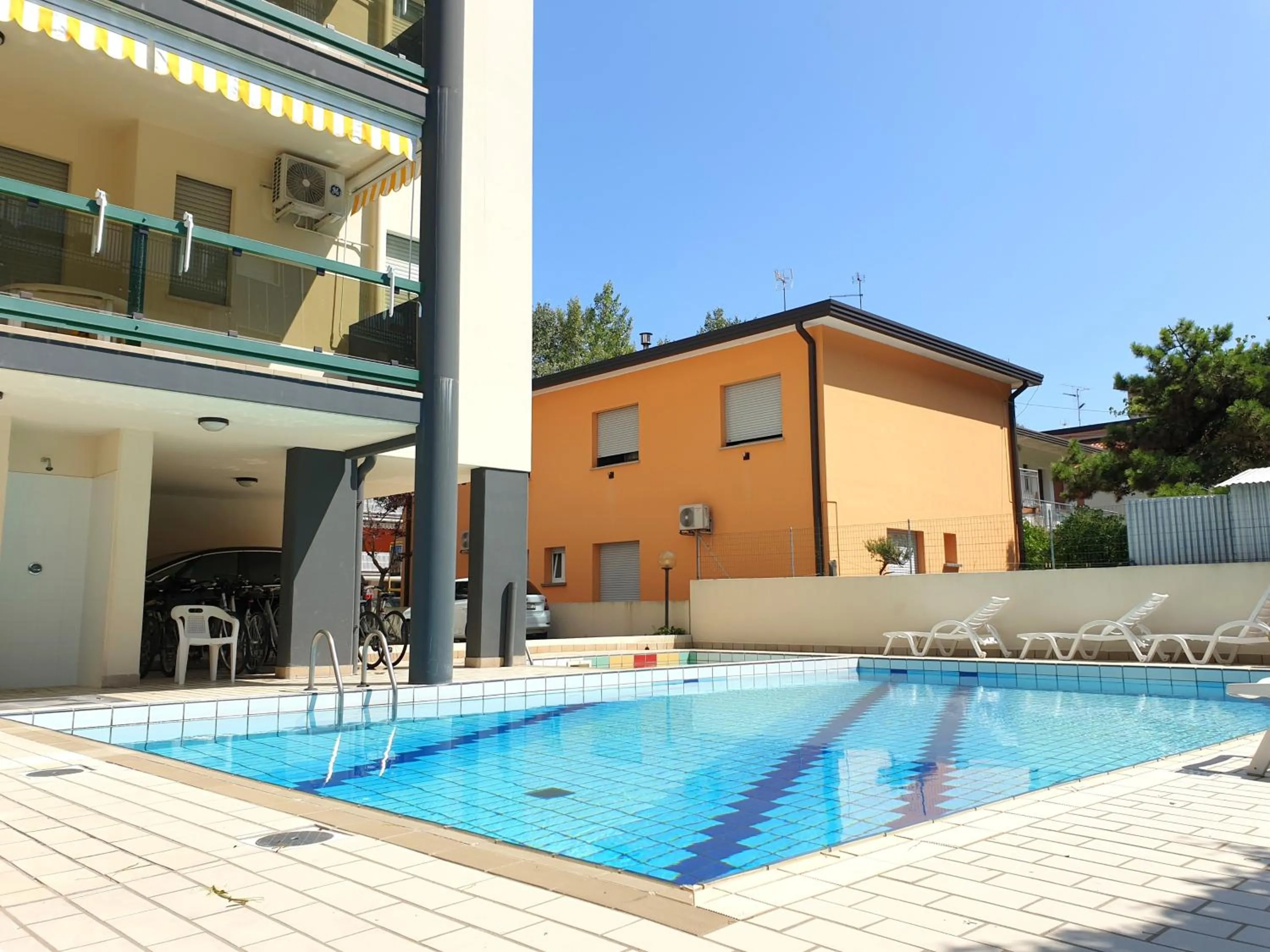 One bedroom flat with balcony next to the sea