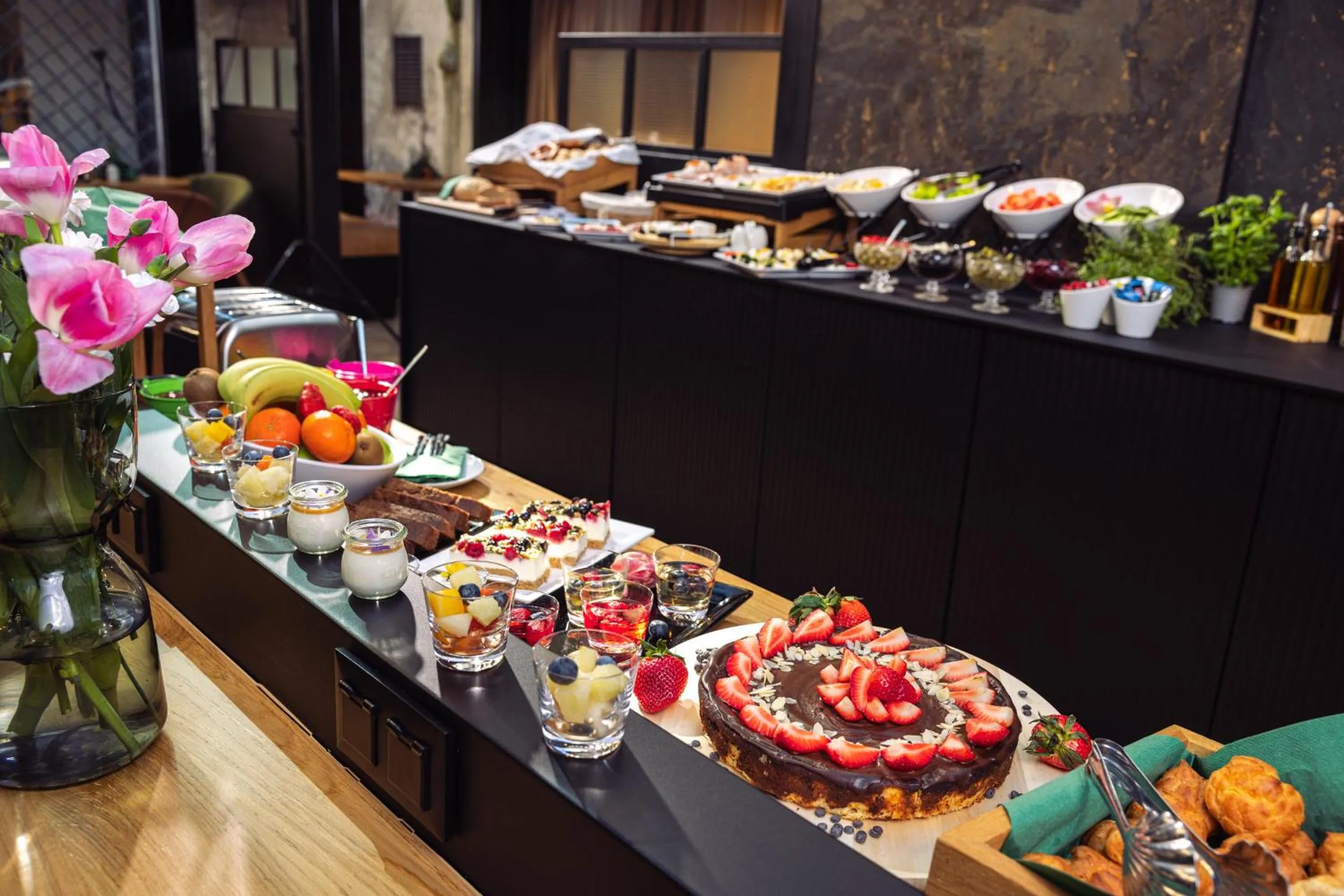 Buffet breakfast in Nomadic Urban Premium Suites
