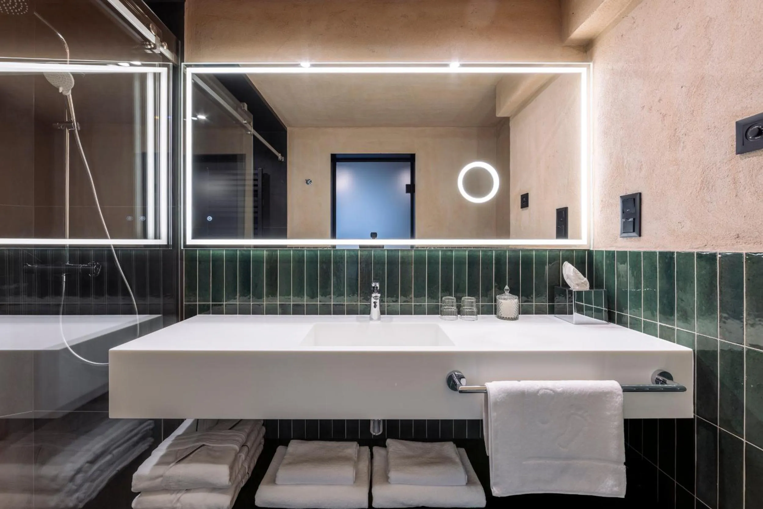 Shower in Nomadic Urban Premium Suites