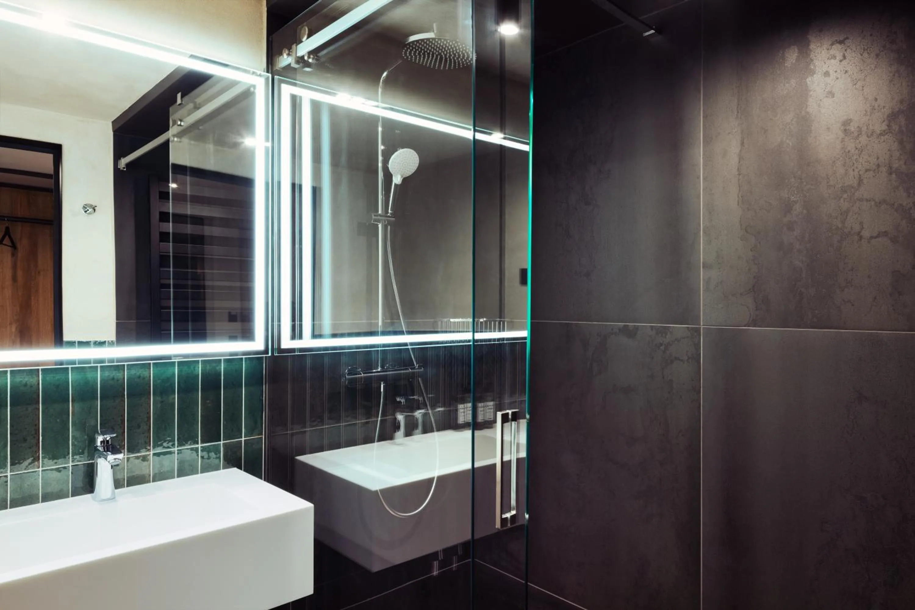 Shower in Nomadic Urban Premium Suites
