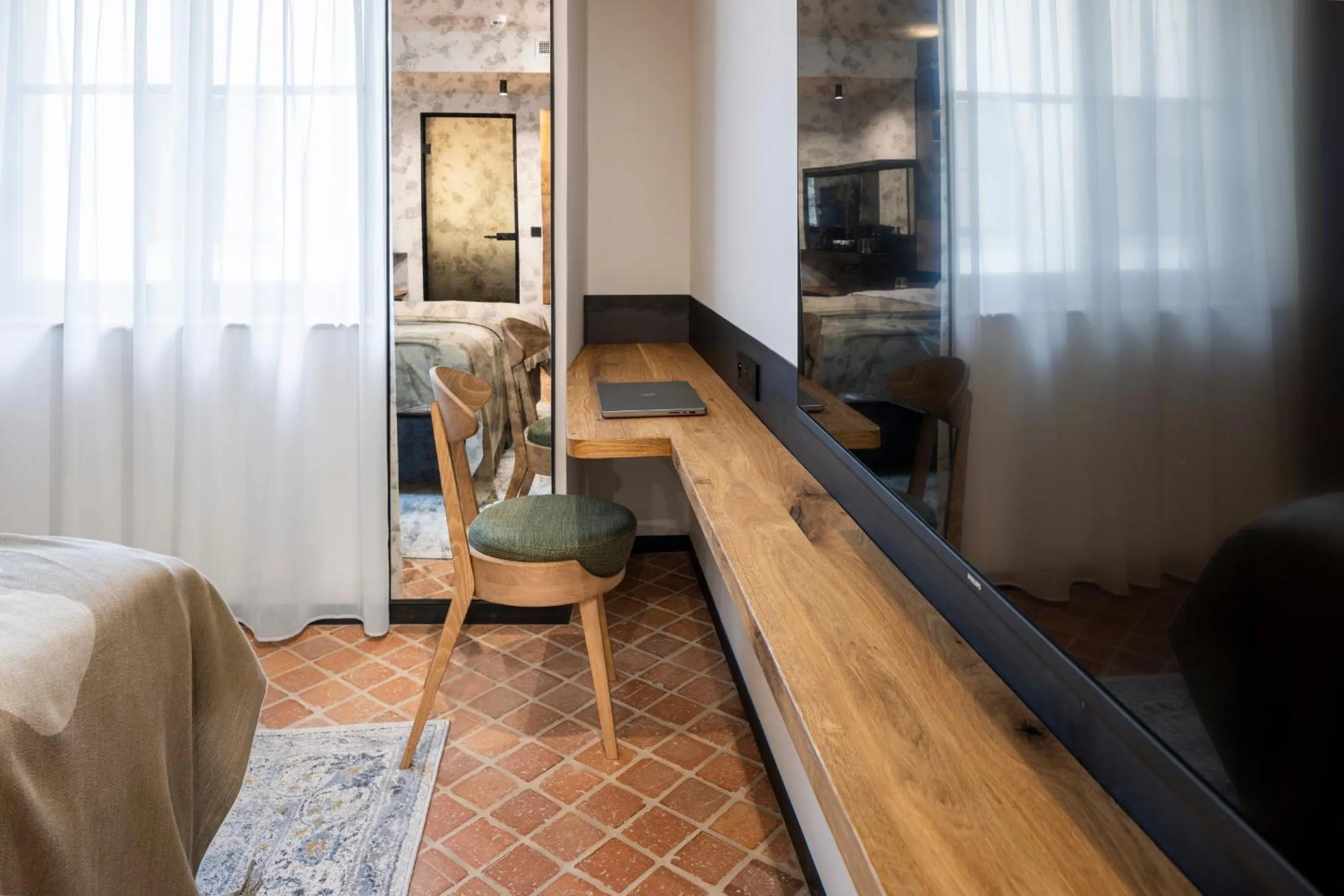 TV and multimedia in Nomadic Urban Premium Suites