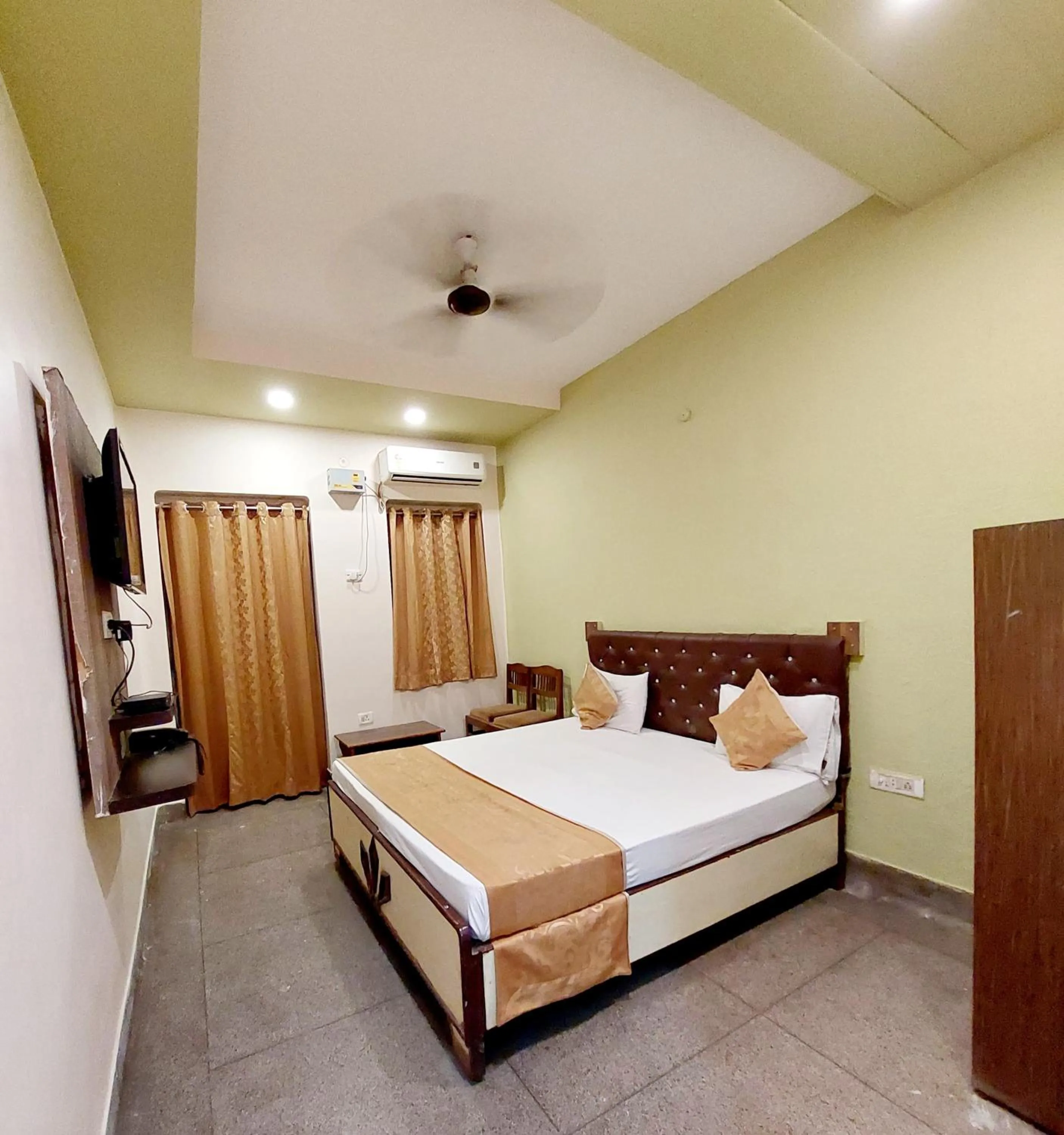 Bed in Hotel Gokul Grand