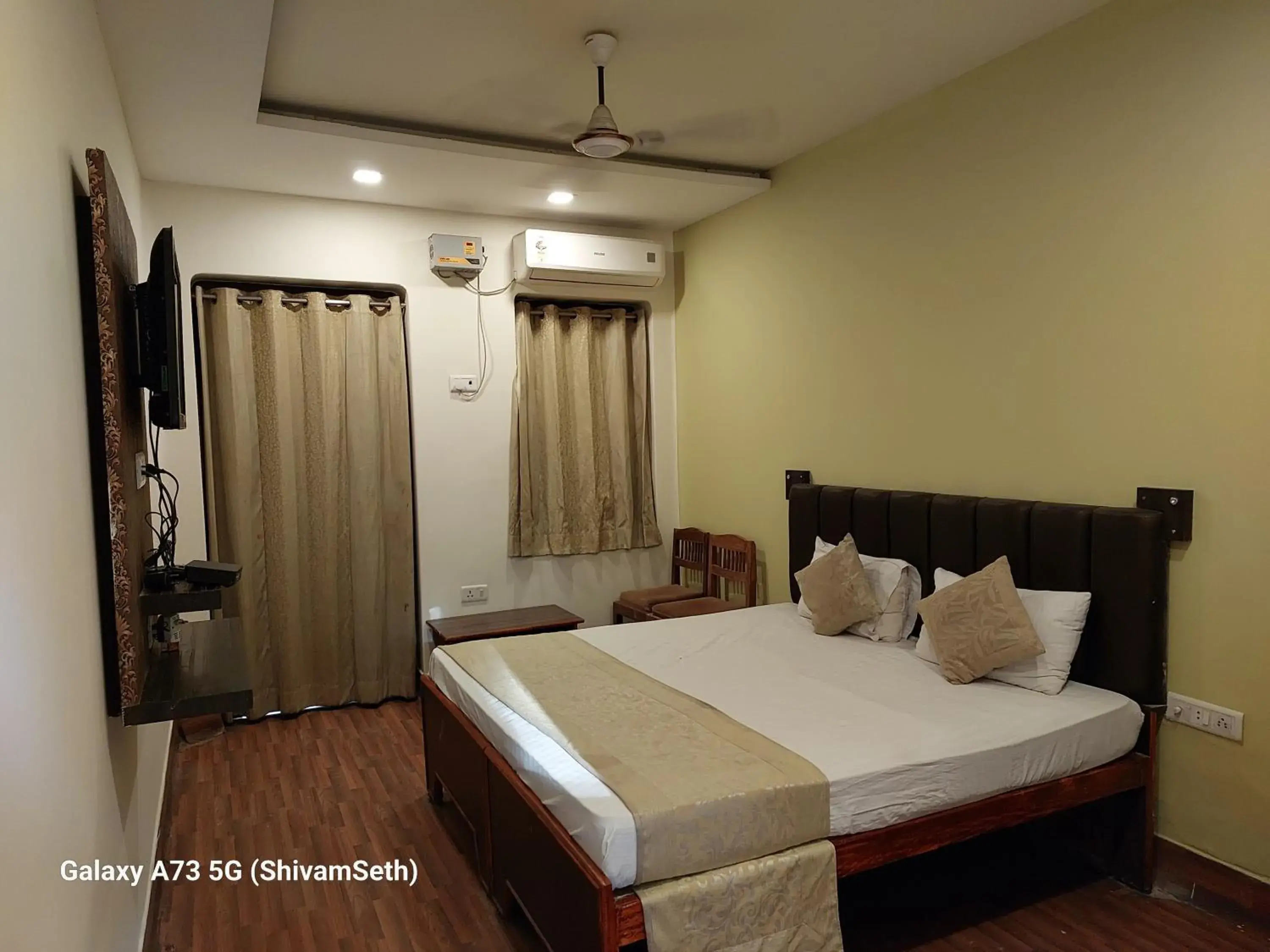 Double Room with Balcony - single occupancy in Hotel Gokul Grand Double Room with Balcony - single occupancy in Hotel Gokul Grand