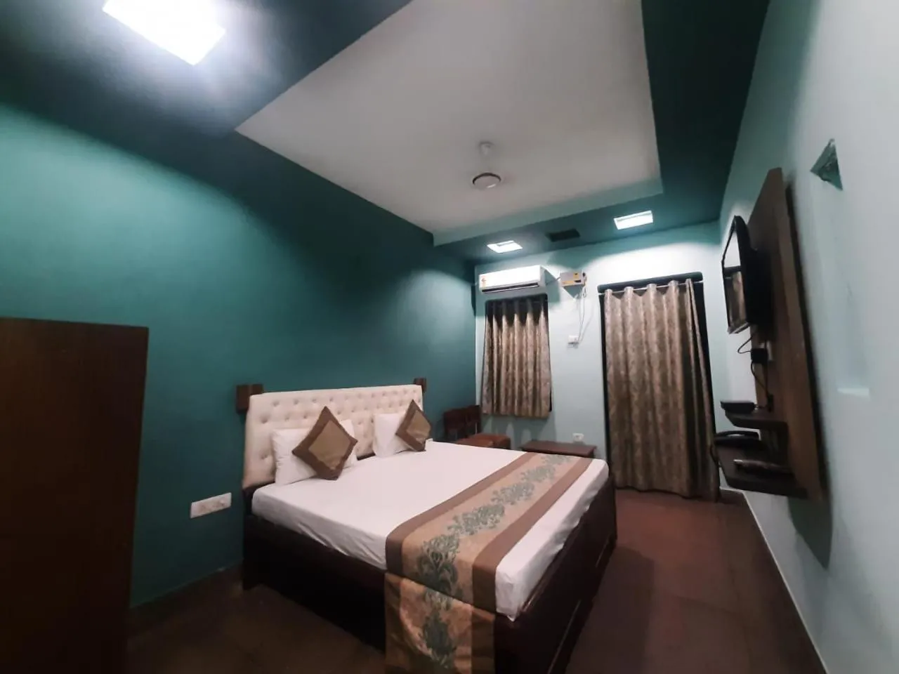 Bed in Hotel Gokul Grand