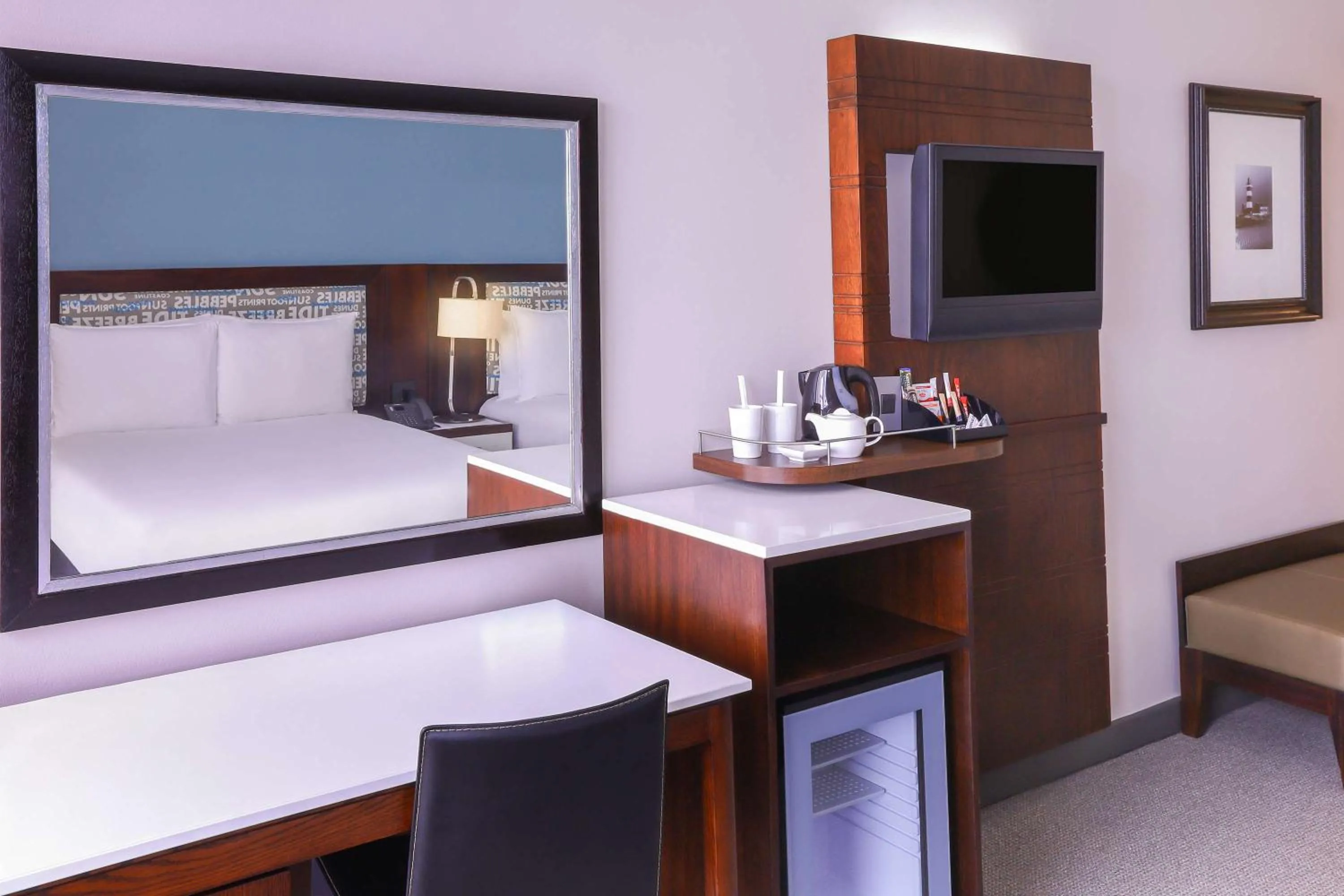 Bedroom, Bed in Garden Court East London