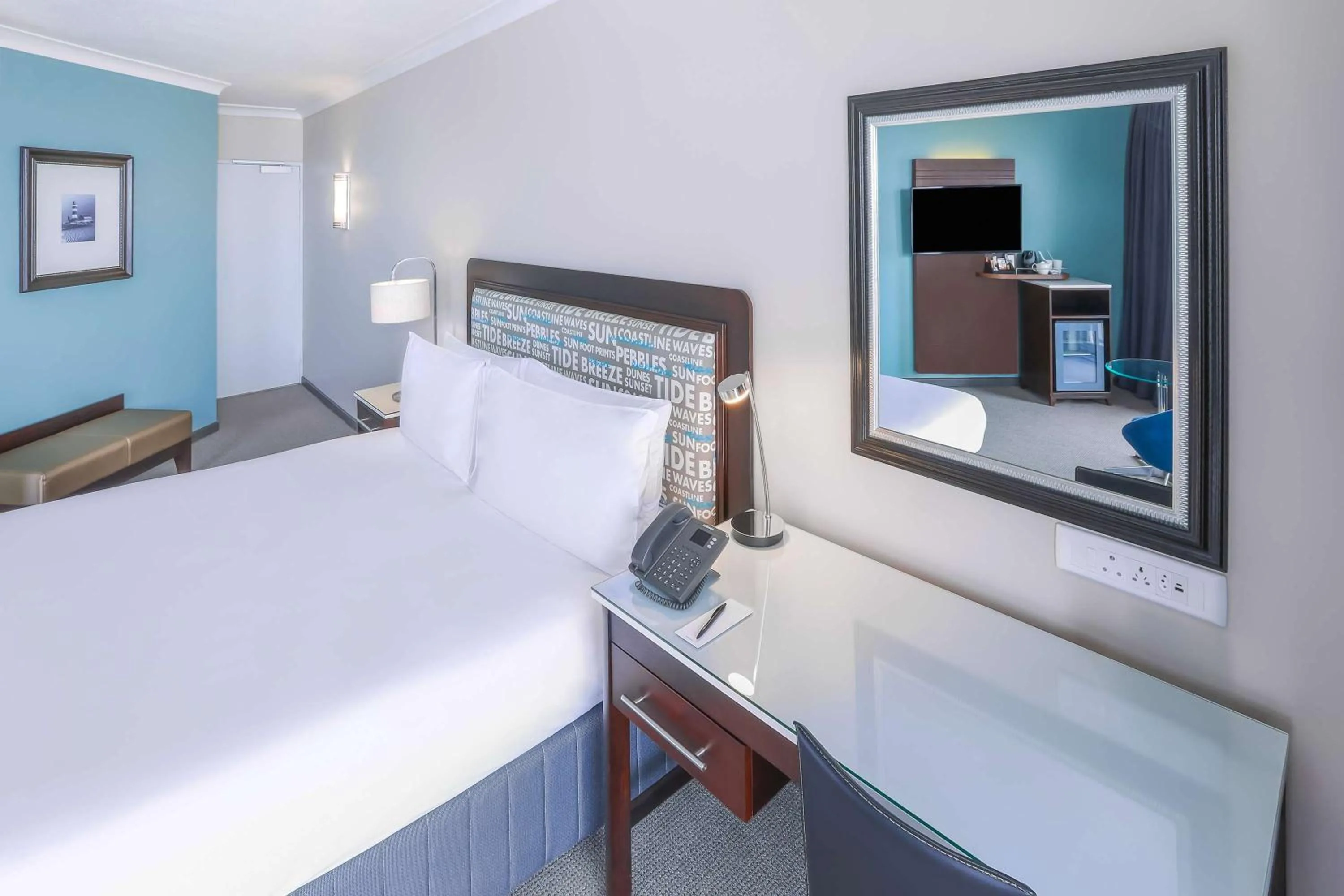 Bedroom, Bed in Garden Court East London