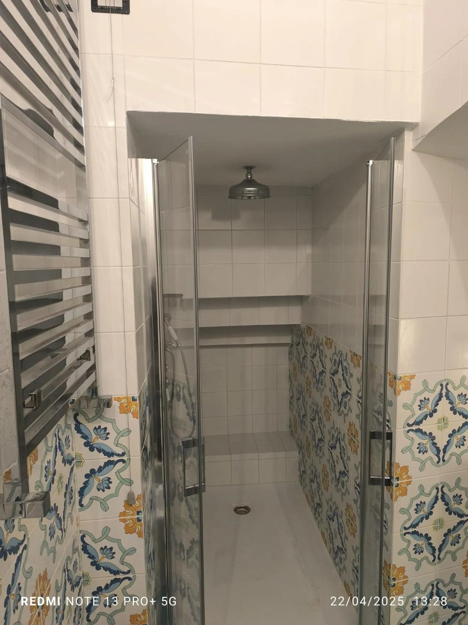 Shower in The Crown Palace - Gallipoli