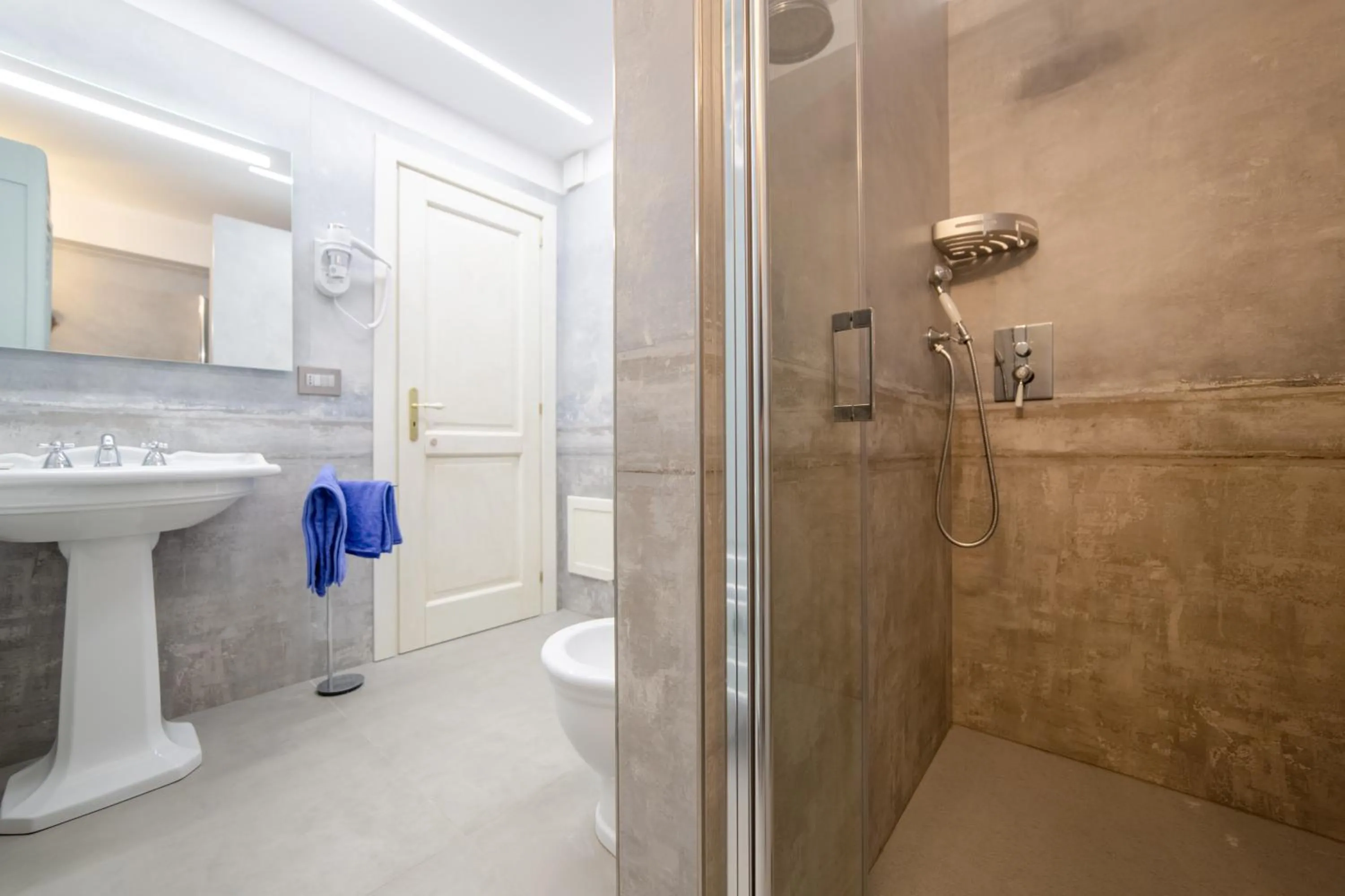 Bathroom in The Crown Palace - Gallipoli