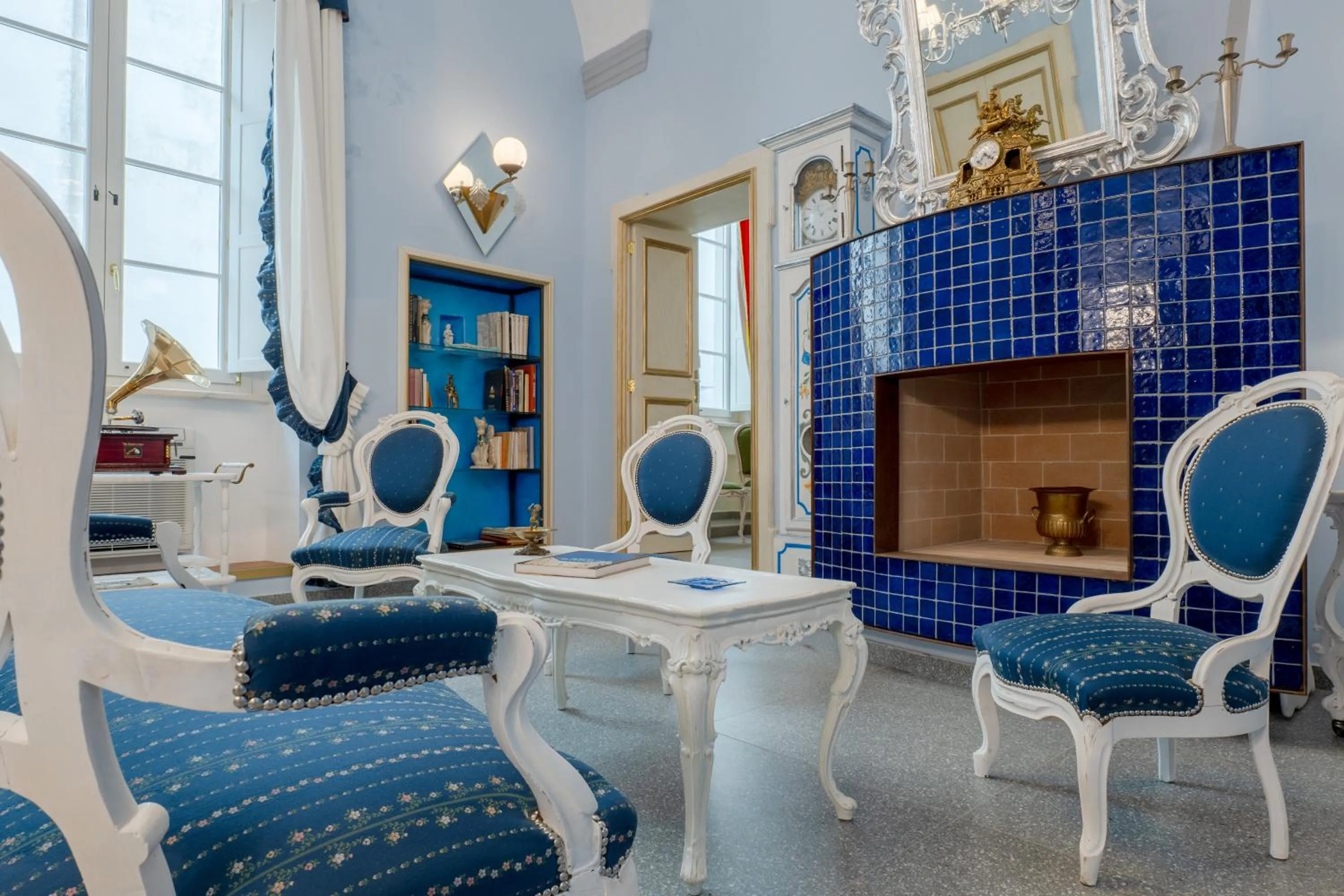 Seating area in The Crown Palace - Gallipoli