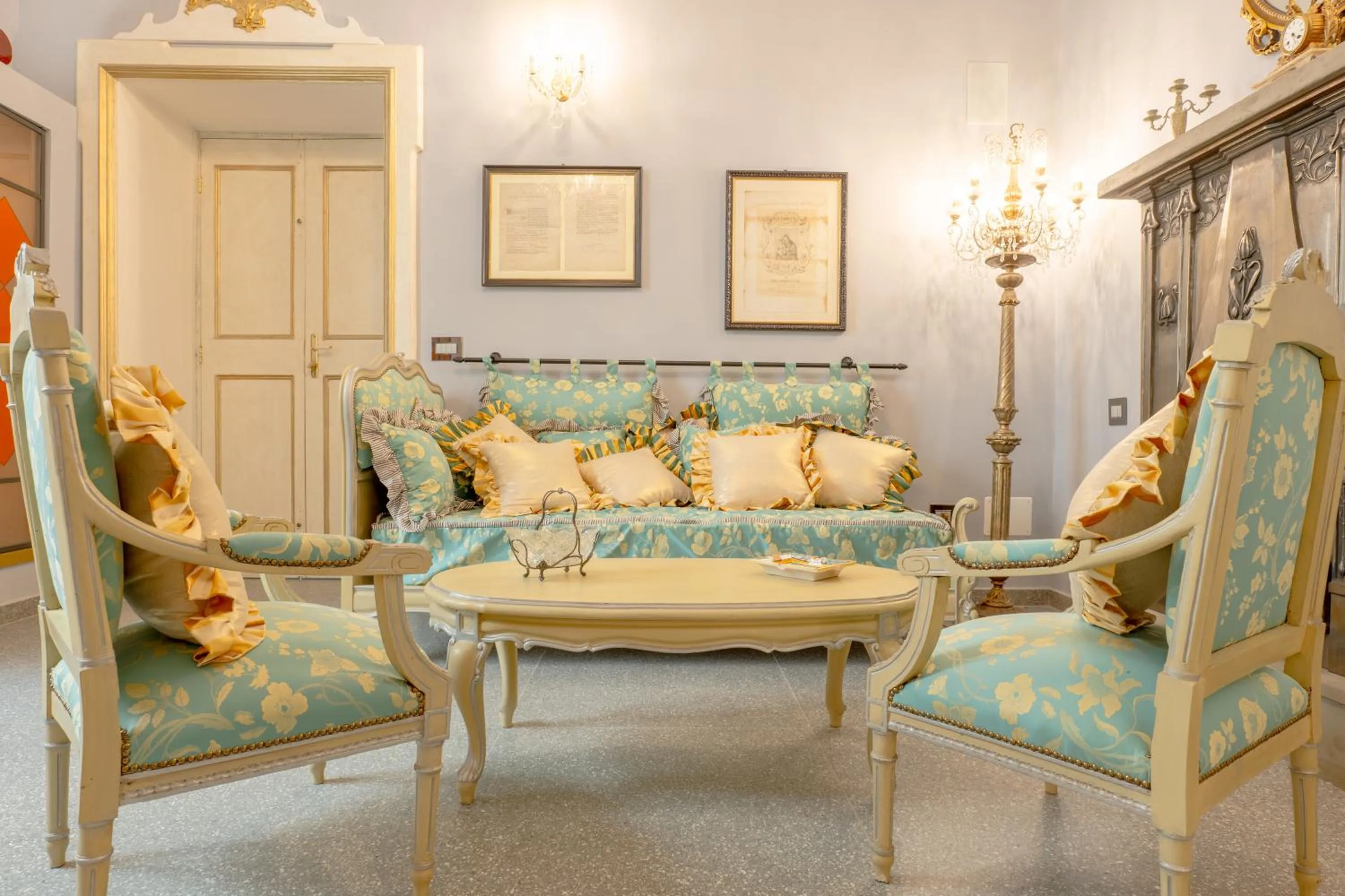 Living room in The Crown Palace - Gallipoli