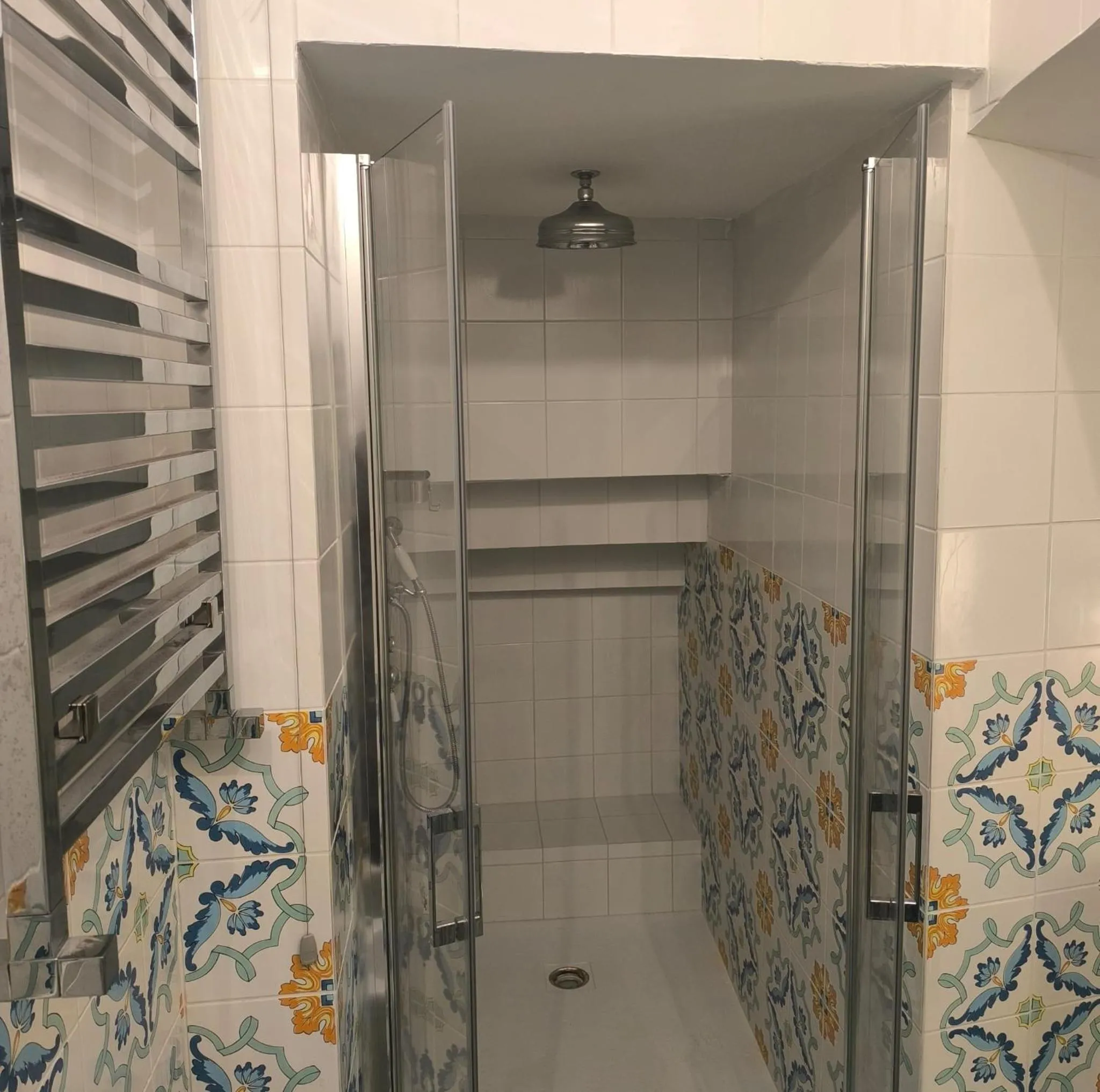 Shower in The Crown Palace - Gallipoli
