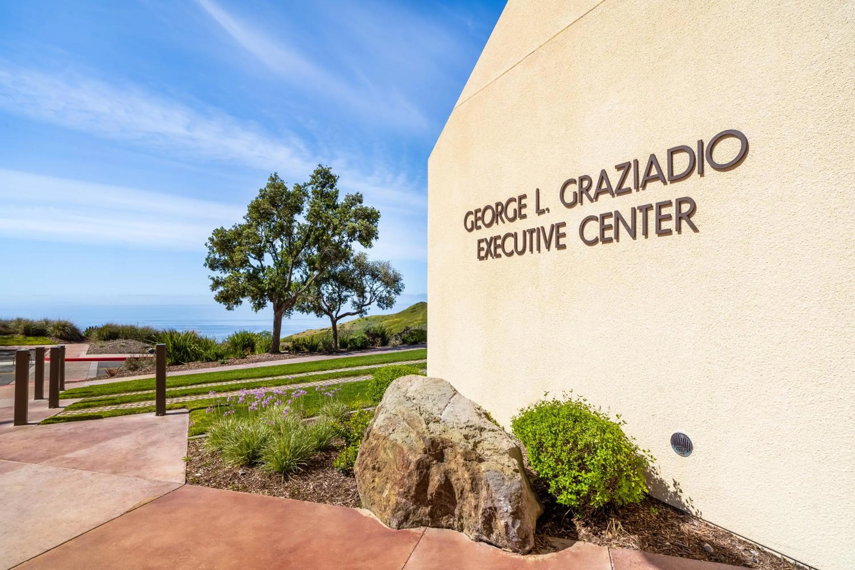 Facade/entrance in Villa Graziadio Executive Center at Pepperdine University