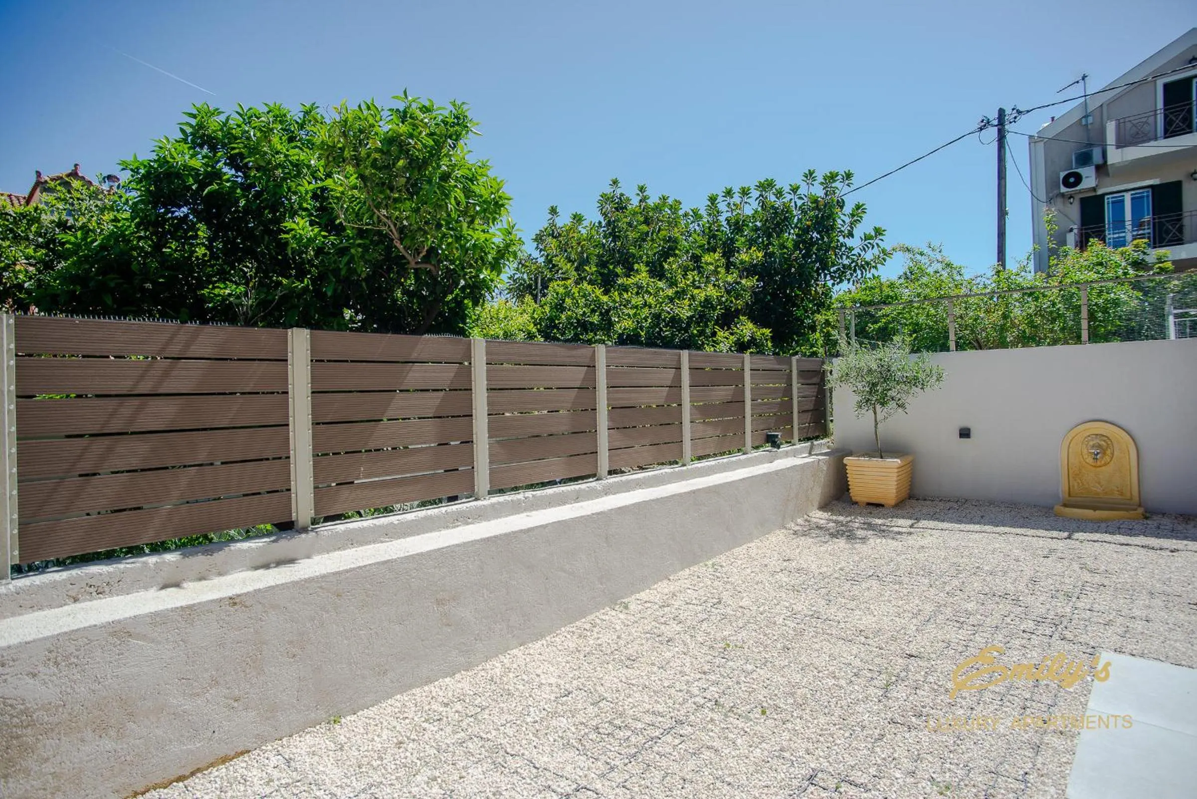 EMILY'S LUXURY APARTMENTS/ GARDEN
