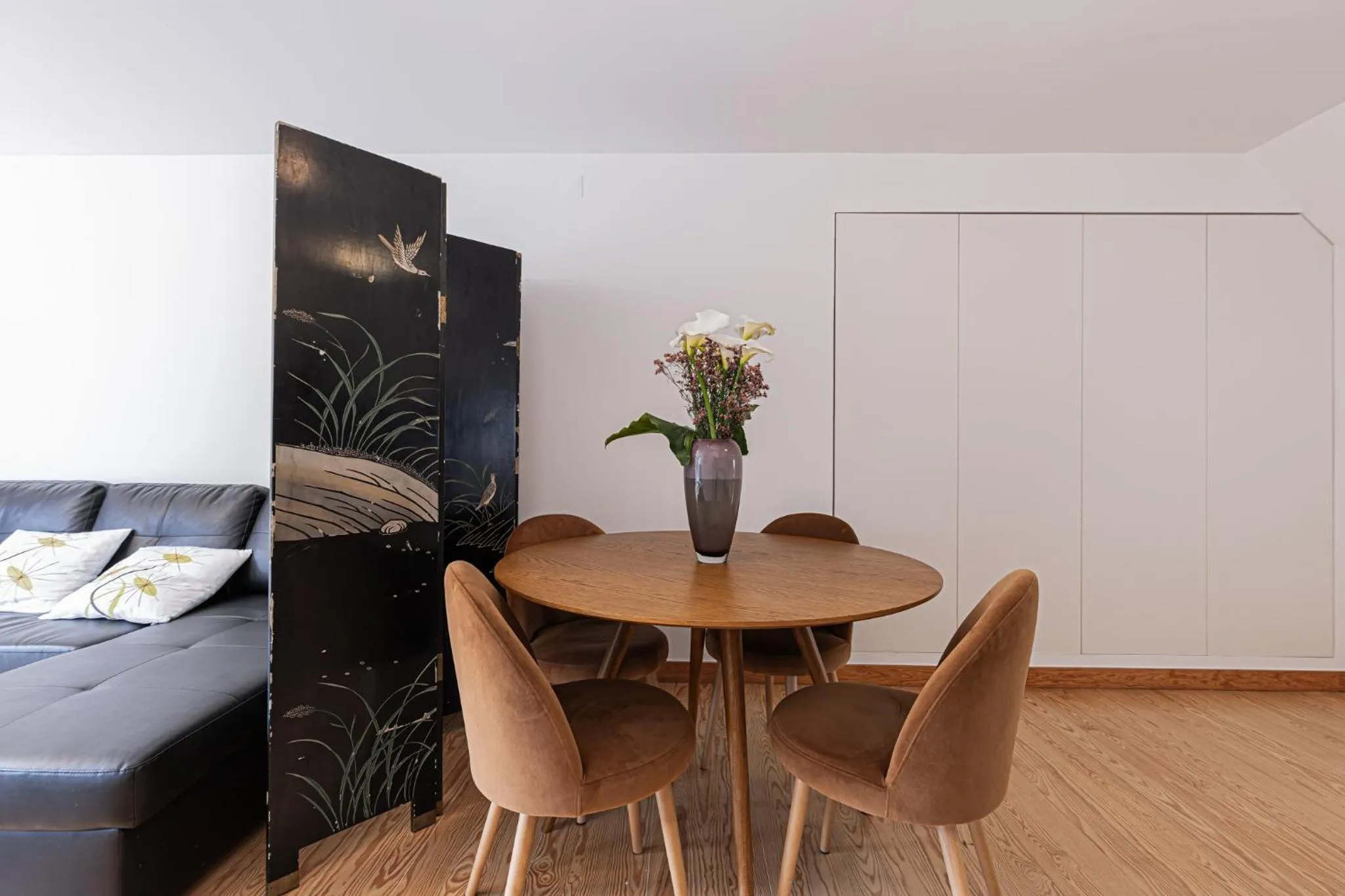 Dining area in Barbadinhos Apartments in Lisbon Historic Neighborhood