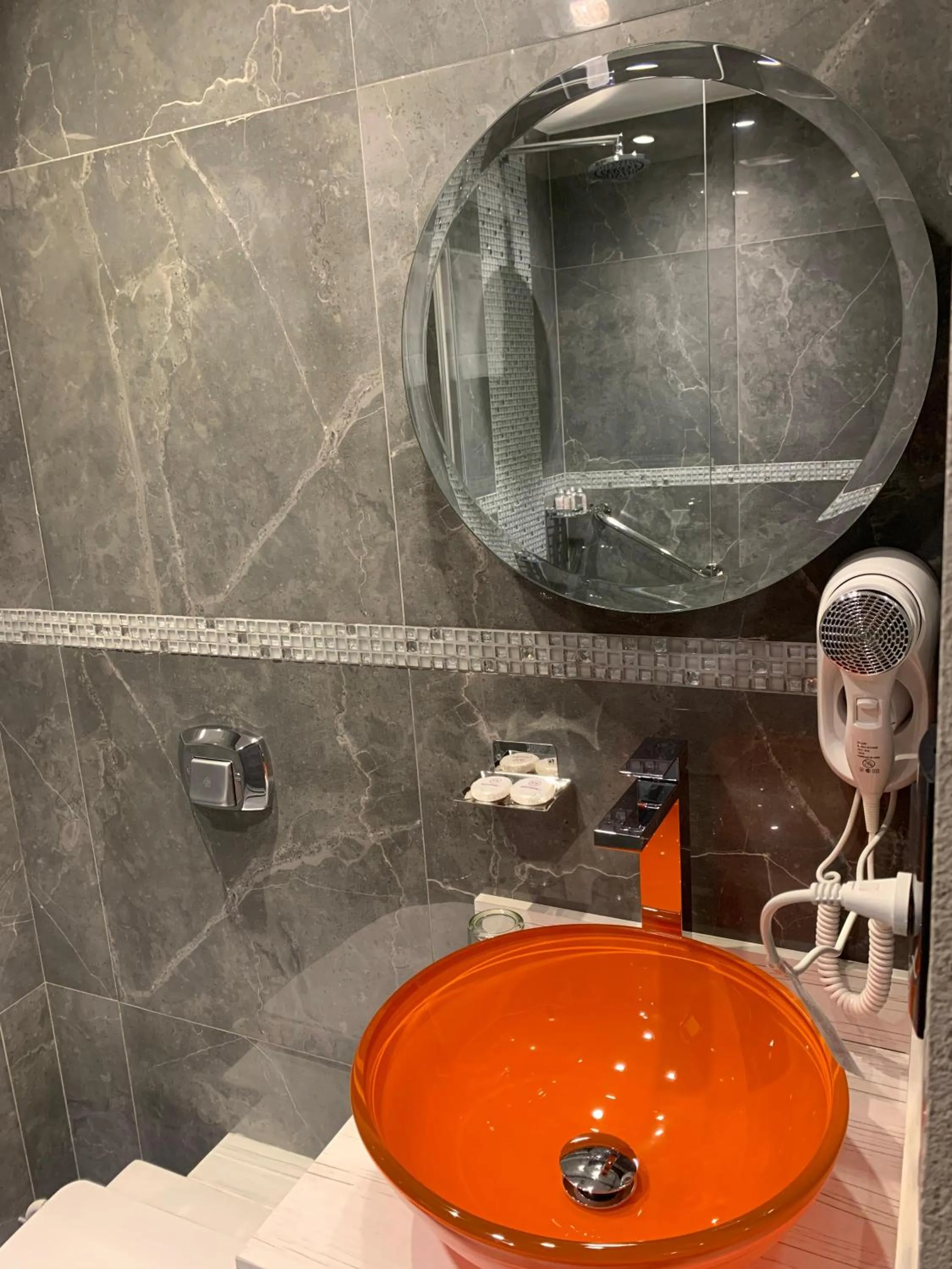 Shower in Benjamín I