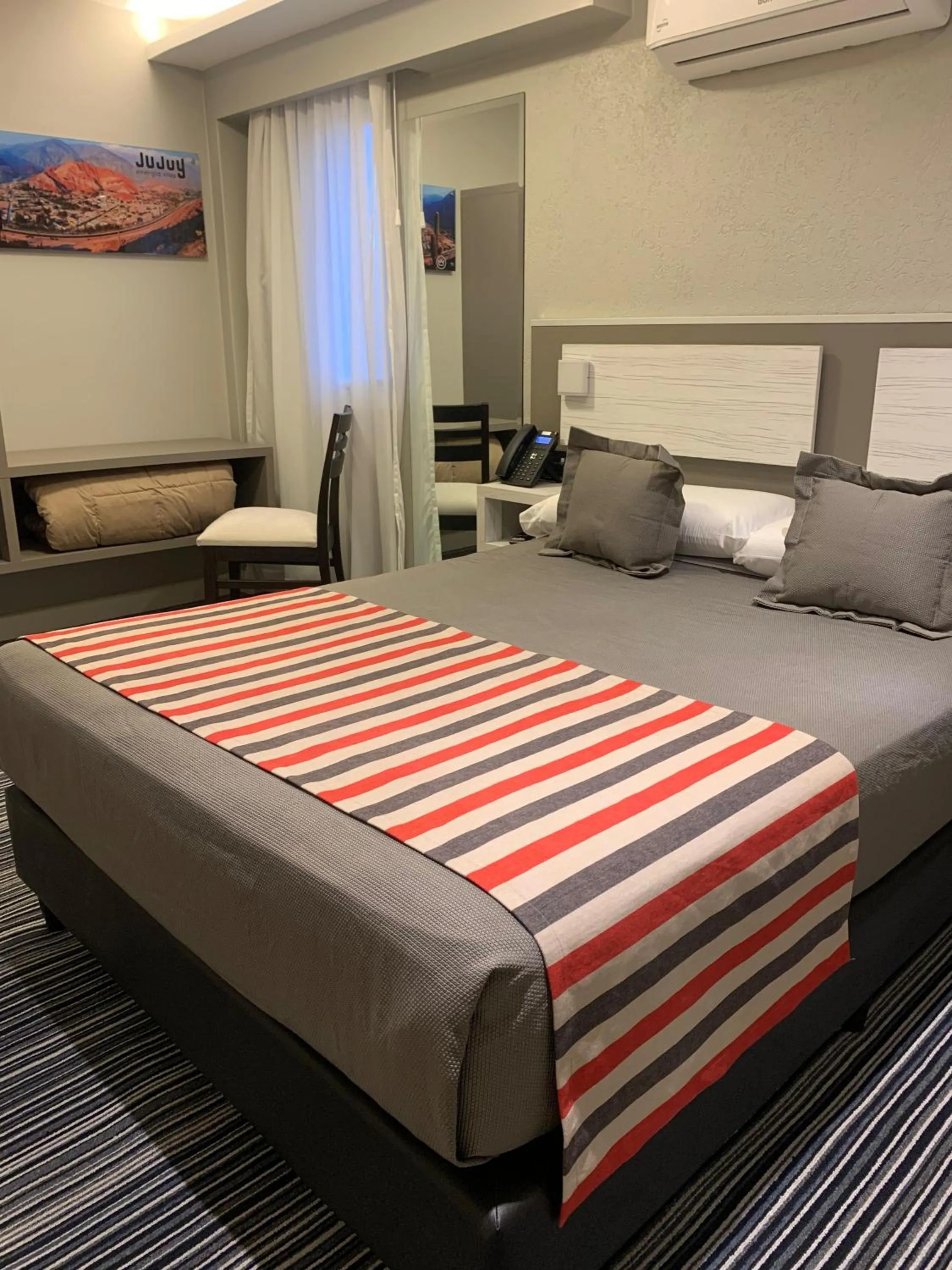 Photo of the whole room, Bed in Benjamín I