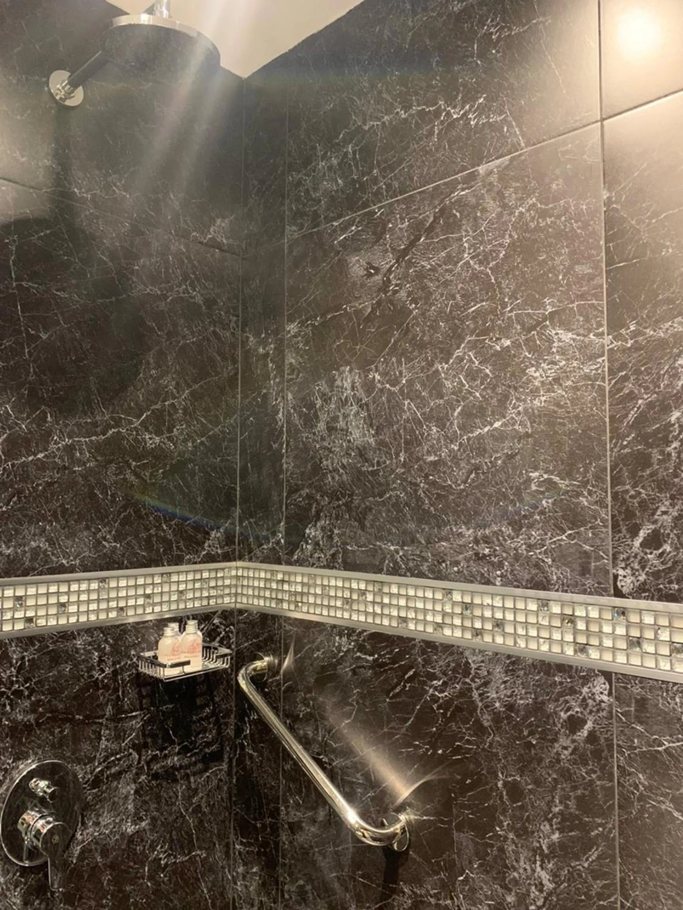 Shower in Benjamín I