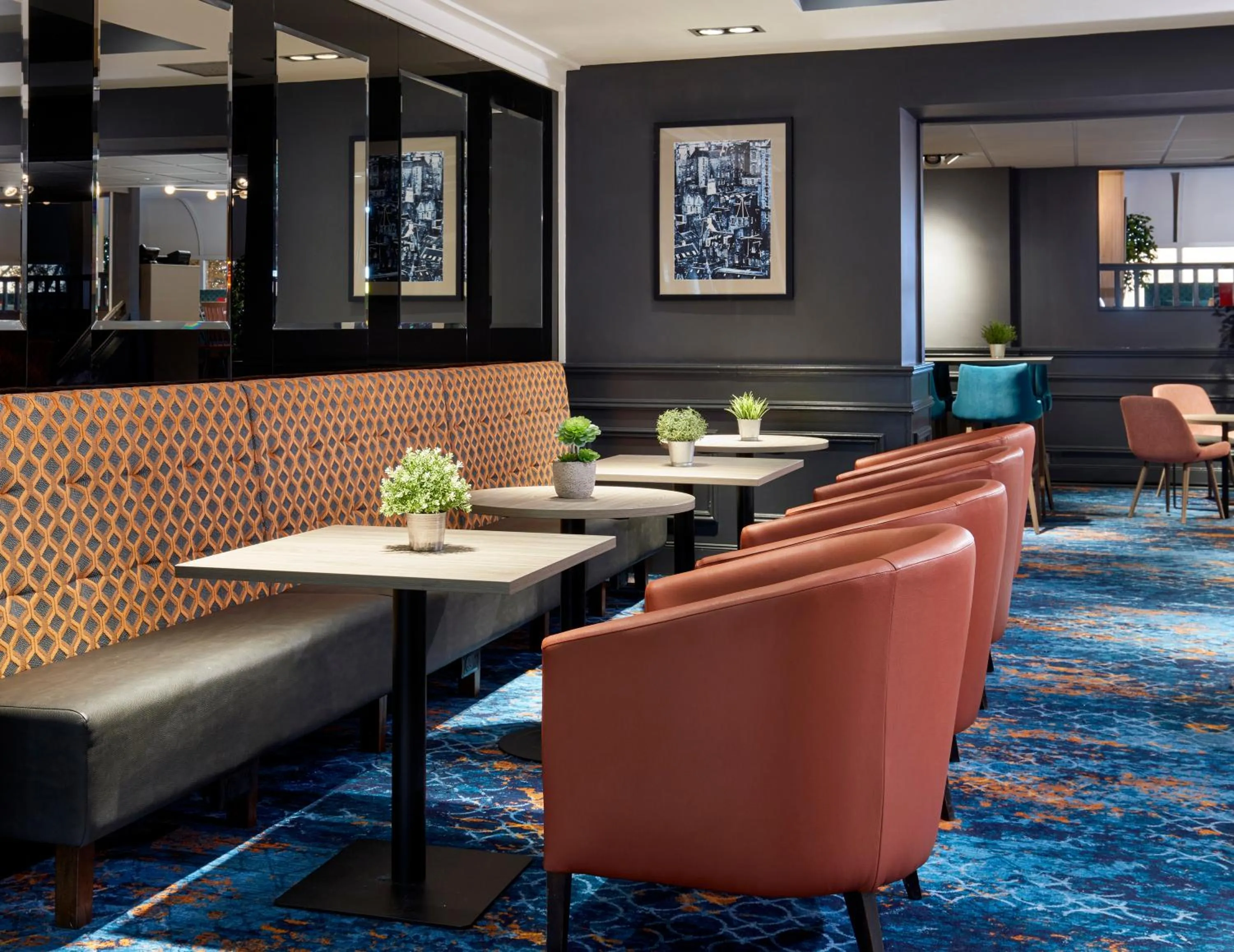 Lounge or bar in Leonardo Edinburgh Murrayfield