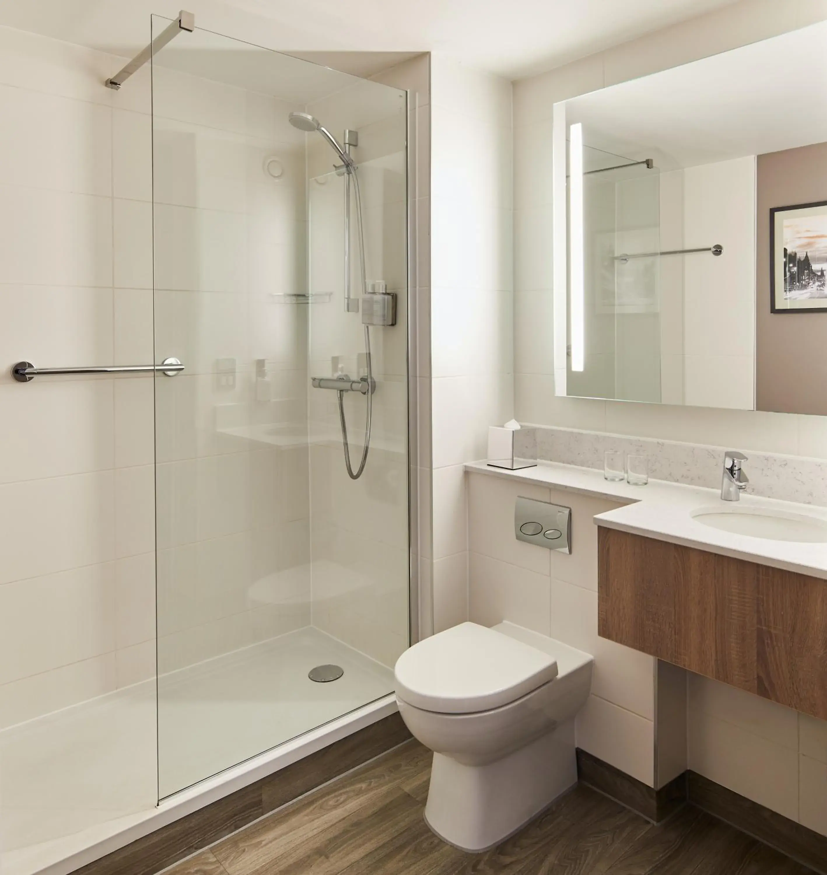 Bathroom in Leonardo Edinburgh Murrayfield Bathroom in Leonardo Edinburgh Murrayfield