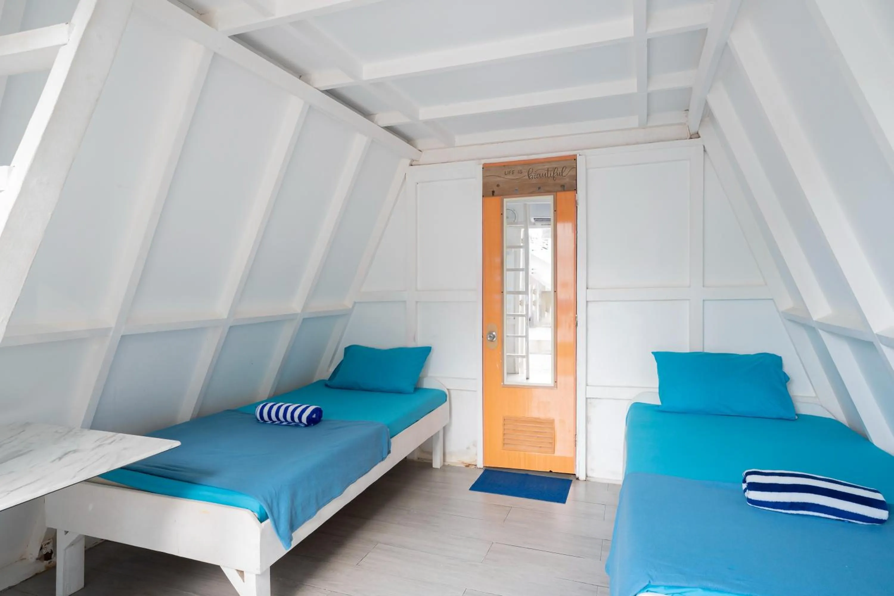 Bed in Costas De Liwa Bar & Beach Resort