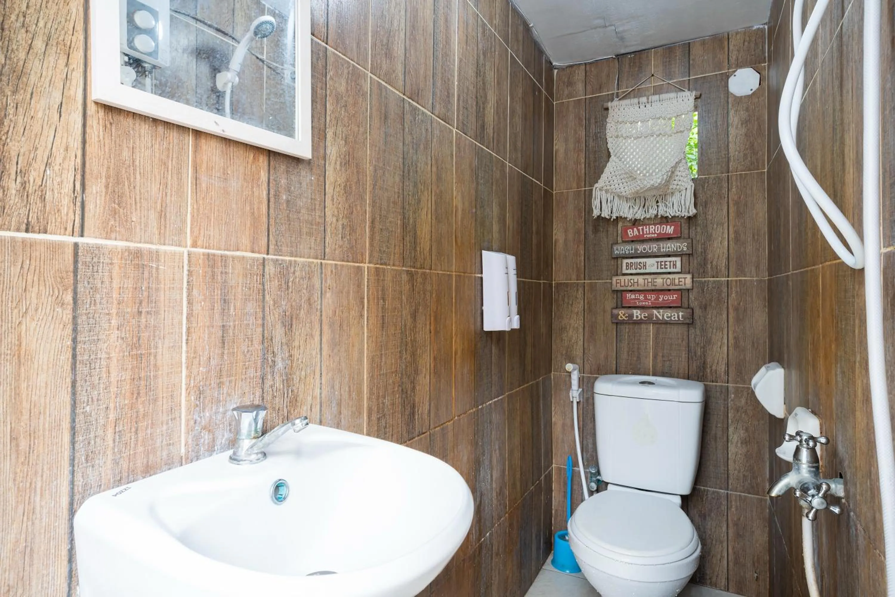 Bathroom in Costas De Liwa Bar & Beach Resort