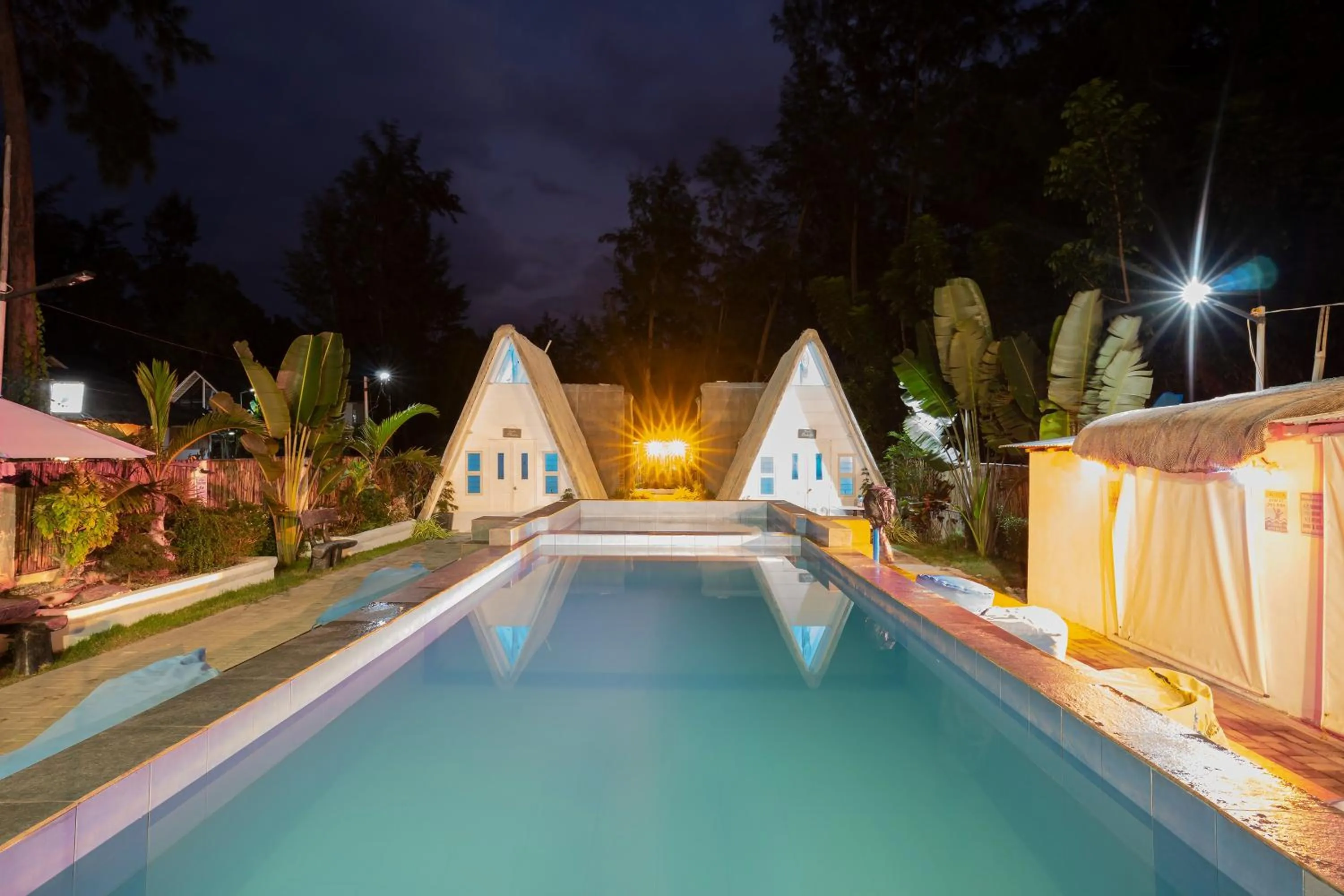 Swimming pool in Costas De Liwa Bar & Beach Resort
