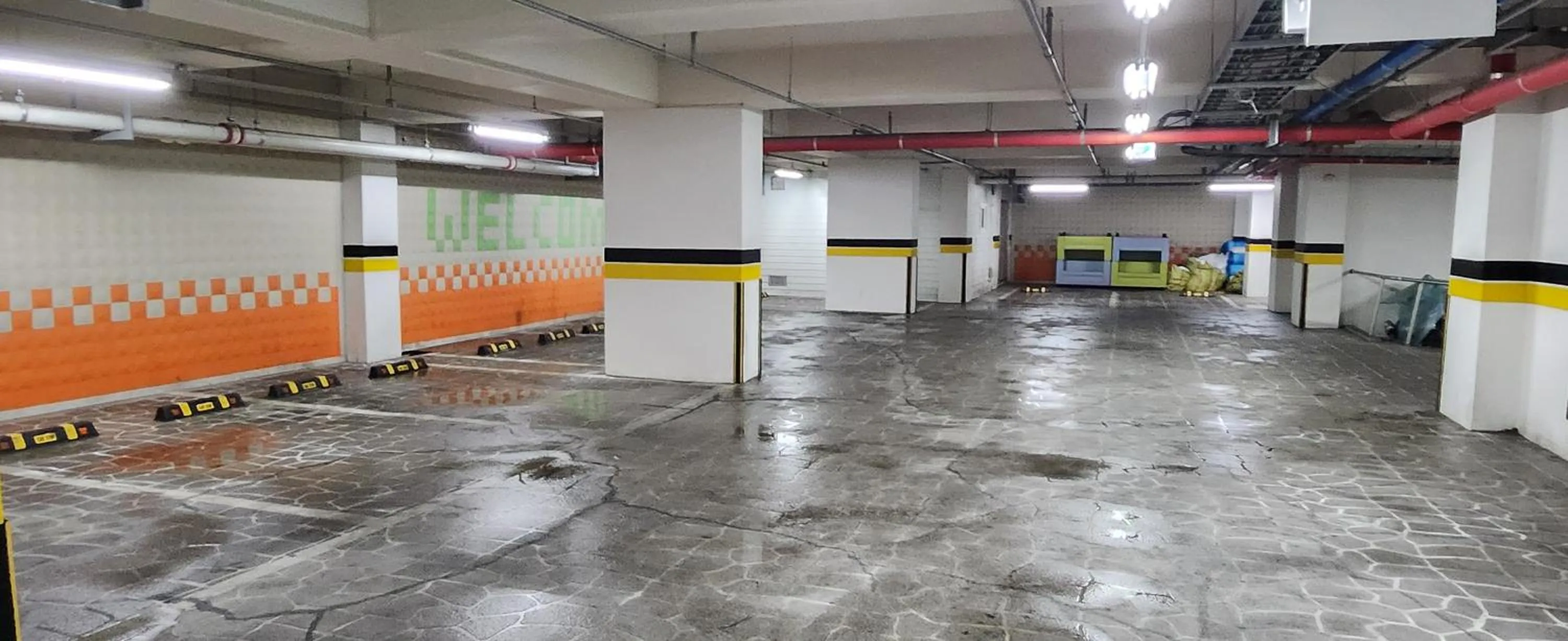 Parking in Mud Beach Hotel