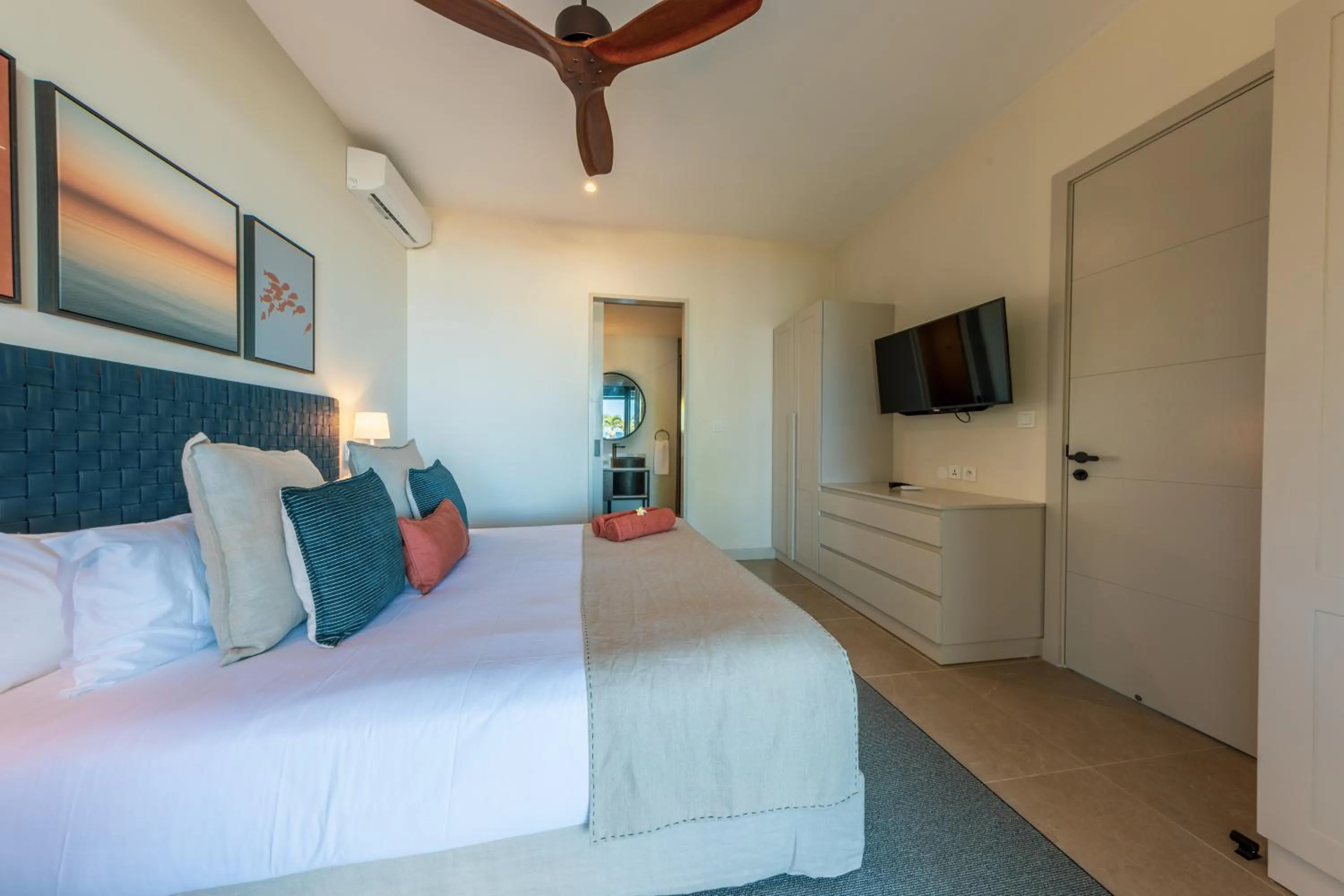 Bed in Beach & Mountain by Horizon Holidays