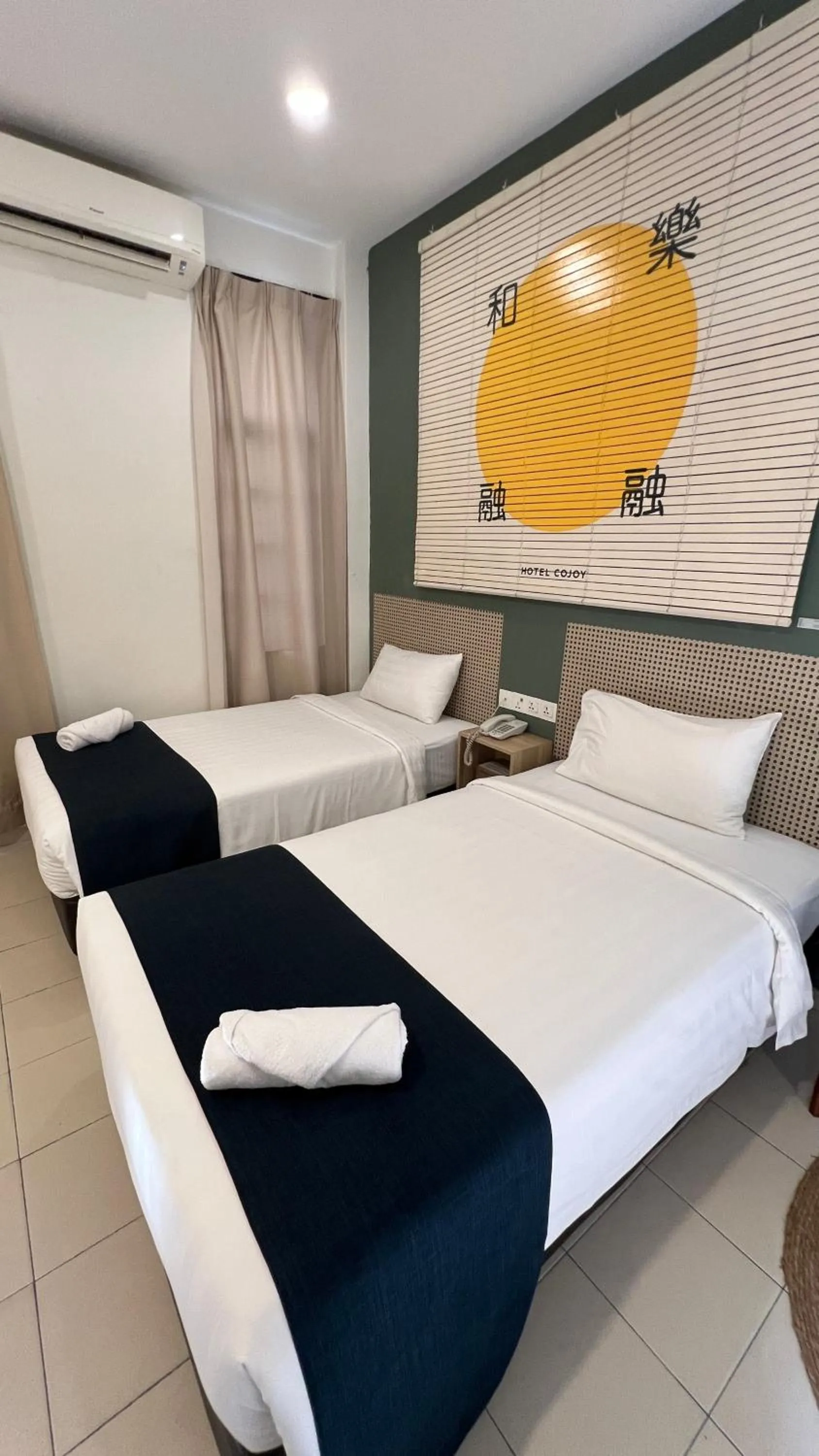 Bedroom, Bed in Cojoy Hotel @ Chinatown