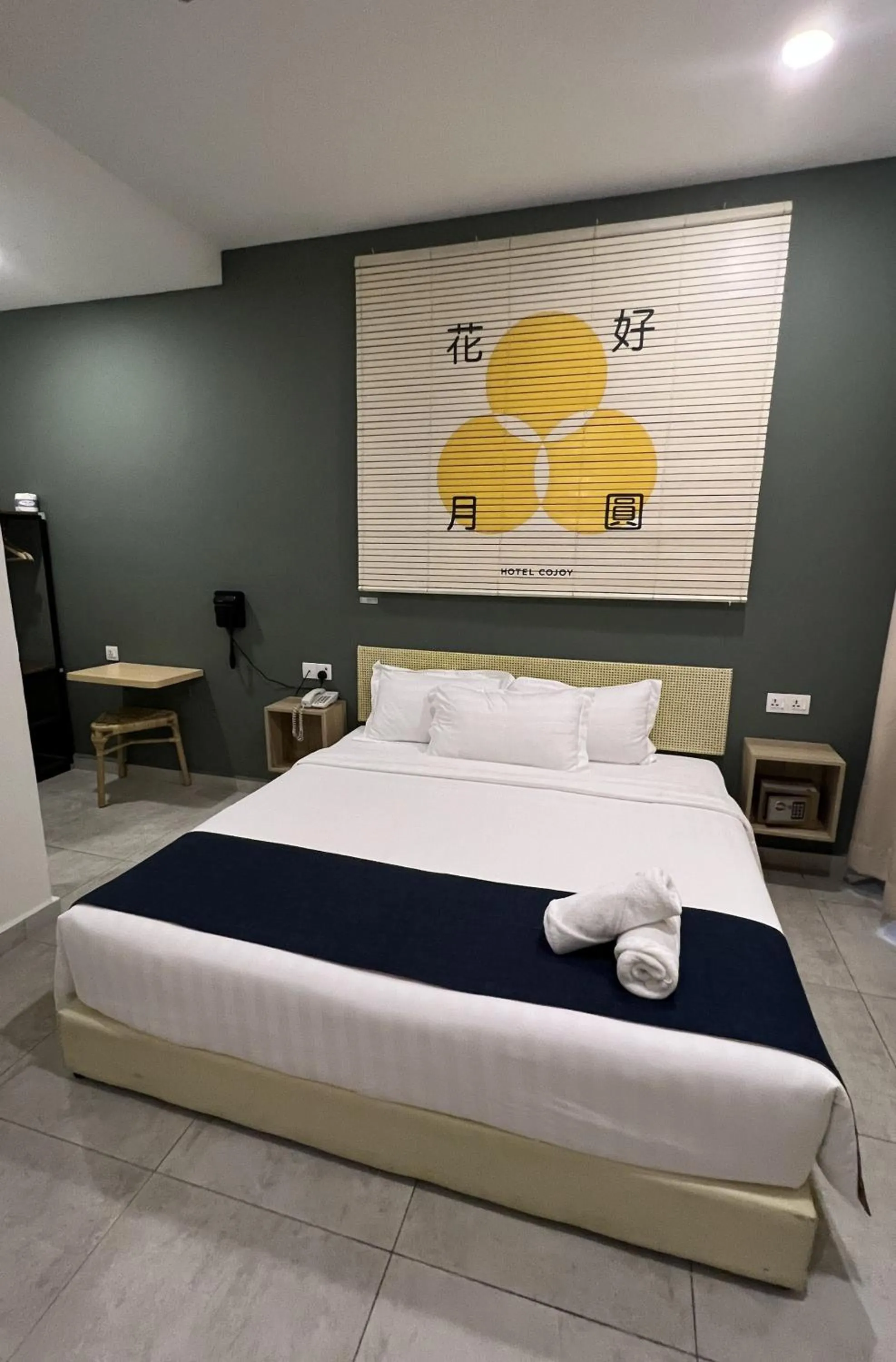 Bedroom, Bed in Cojoy Hotel @ Chinatown