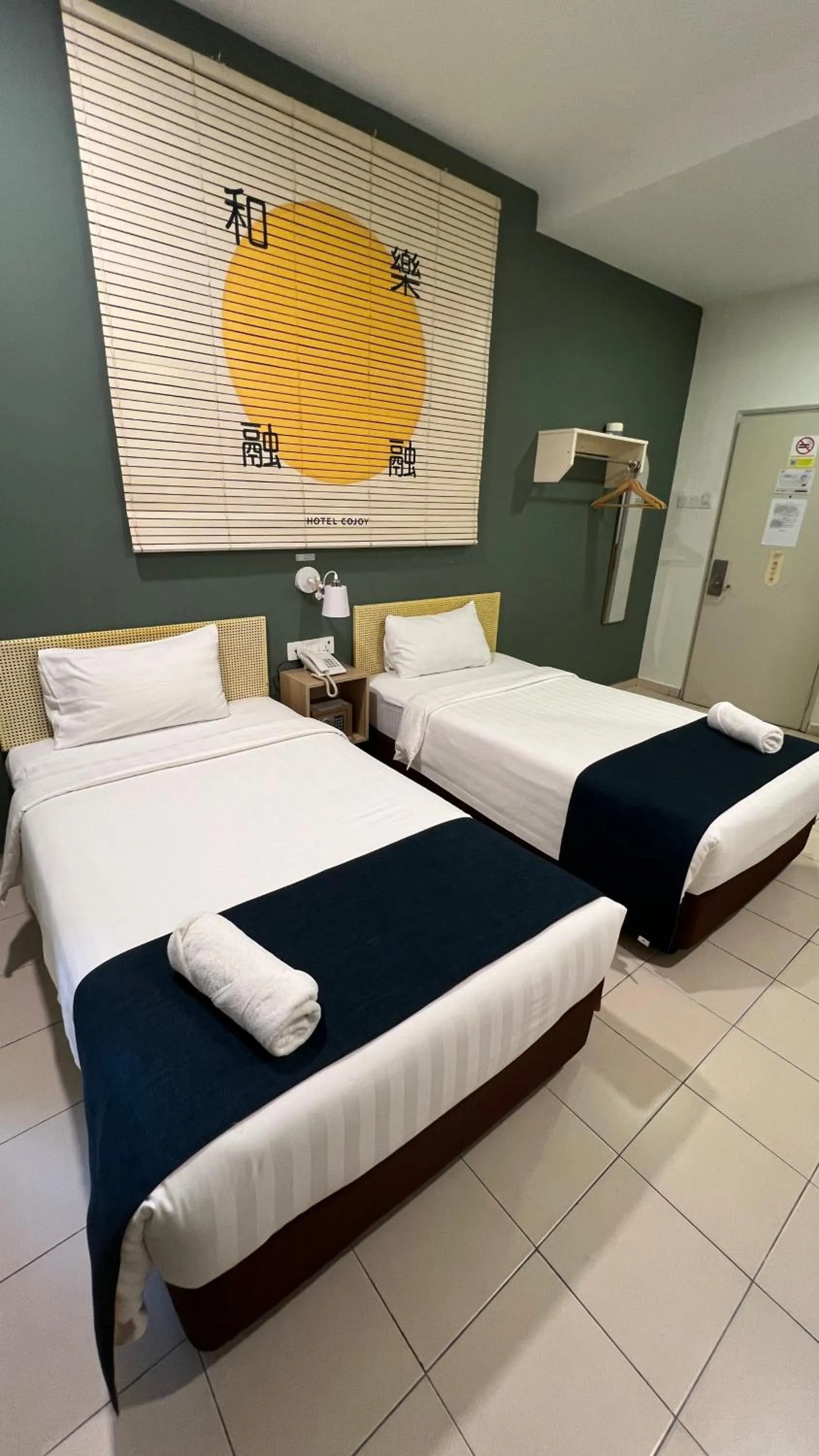 Bedroom, Bed in Cojoy Hotel @ Chinatown