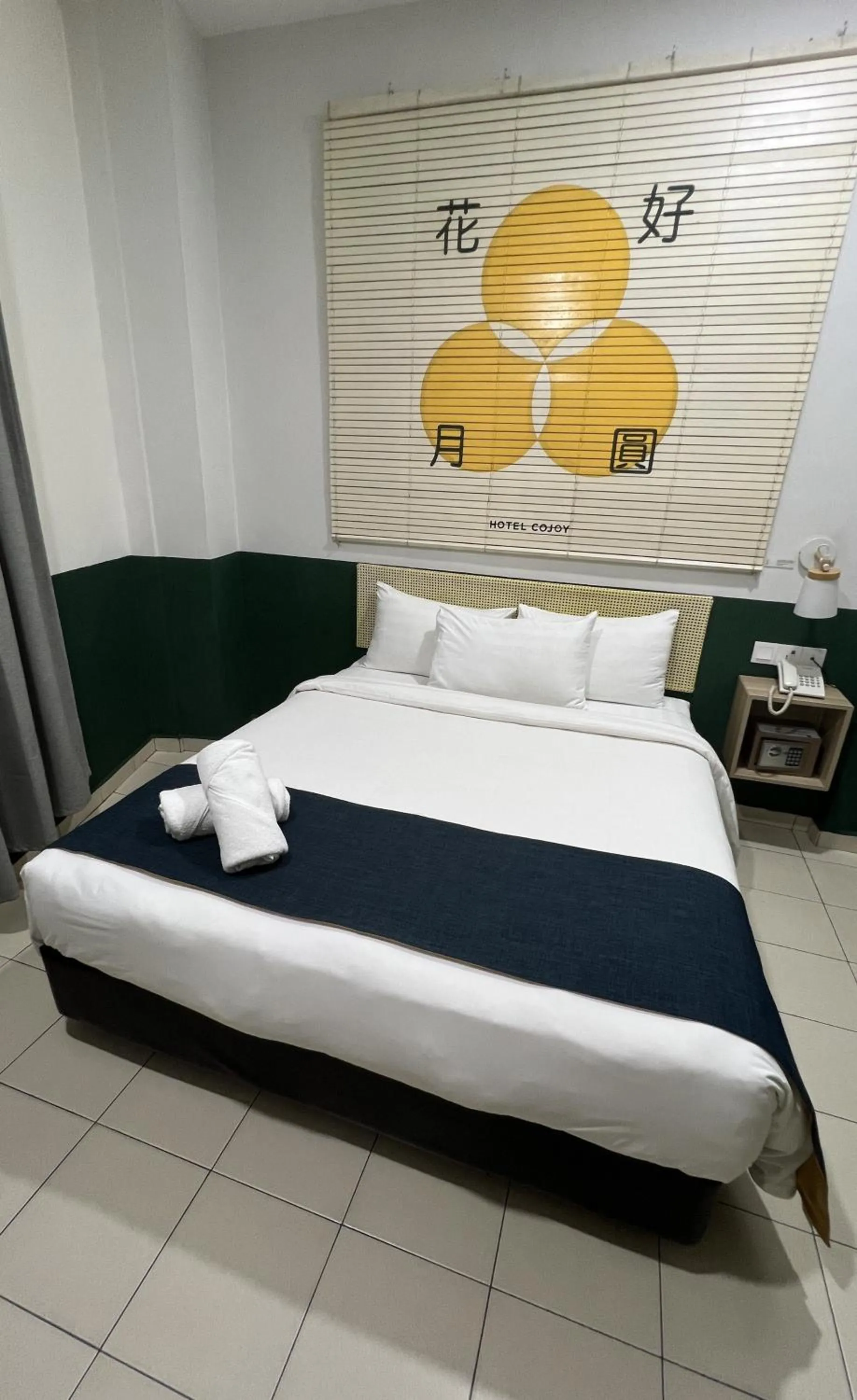 Bedroom, Bed in Cojoy Hotel @ Chinatown