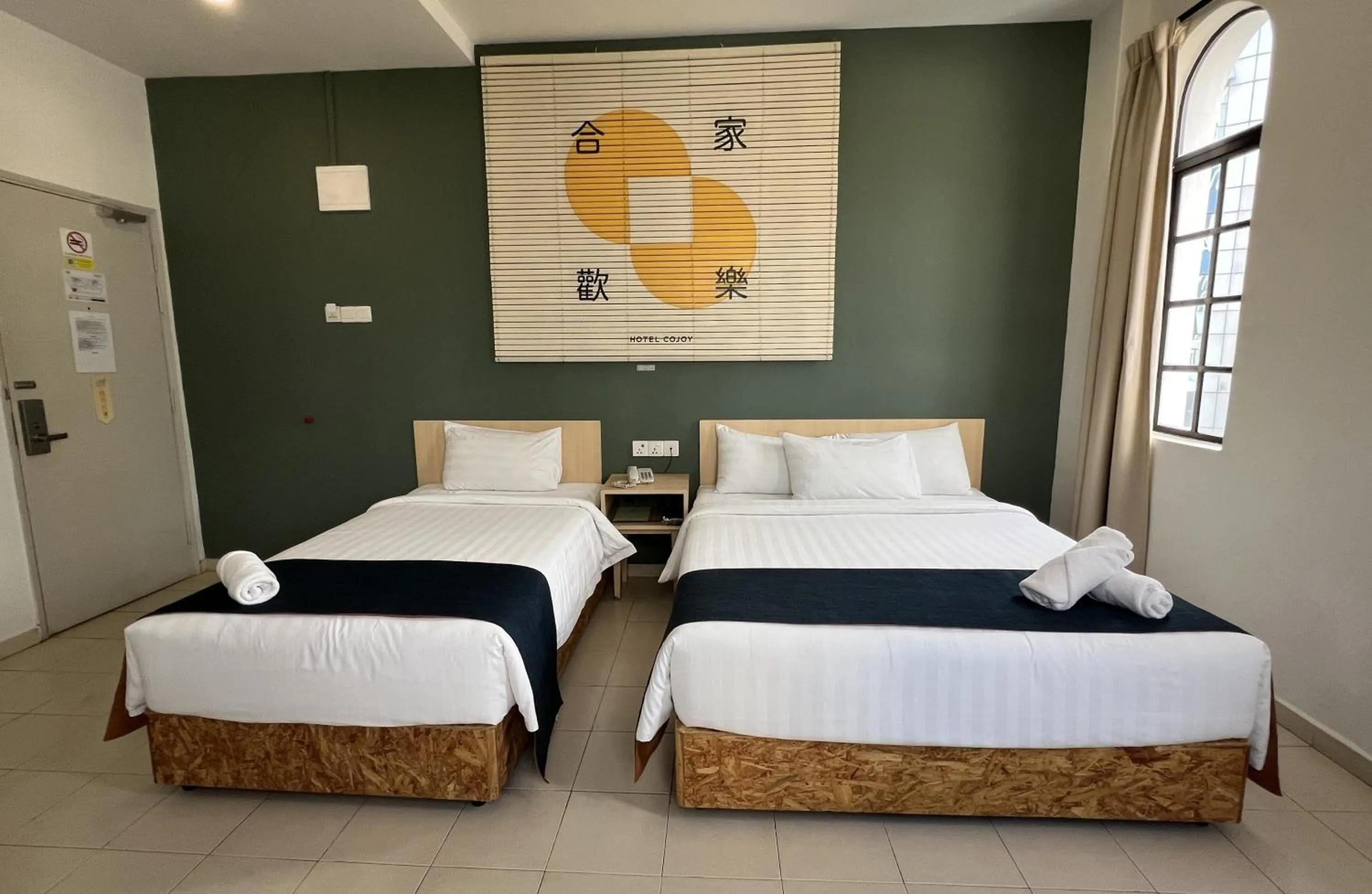 Bedroom, Bed in Cojoy Hotel @ Chinatown