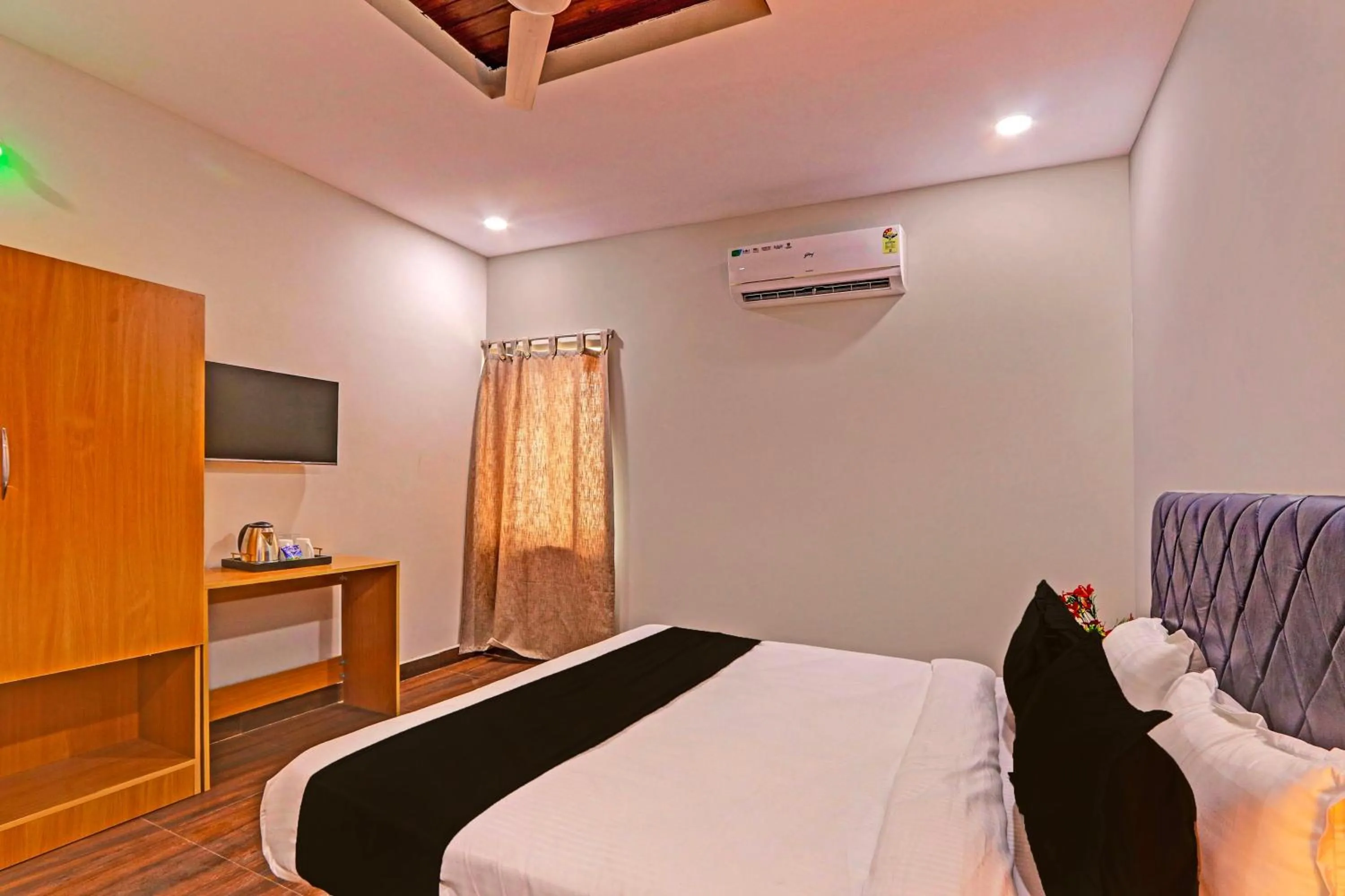 Bedroom, Bed in Super Hotel O RBS Classic Stay Boduppal