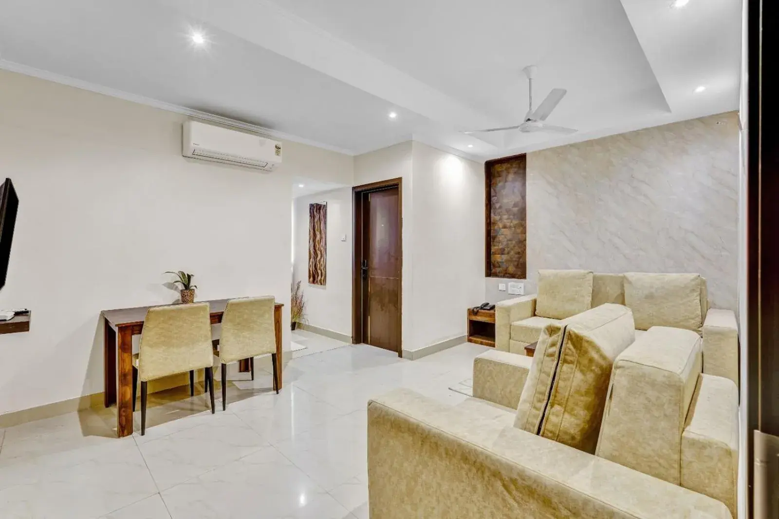 Two-Bedroom Apartment in Blossoms Hotel & Service Apartments Two-Bedroom Apartment in Blossoms Hotel & Service Apartments