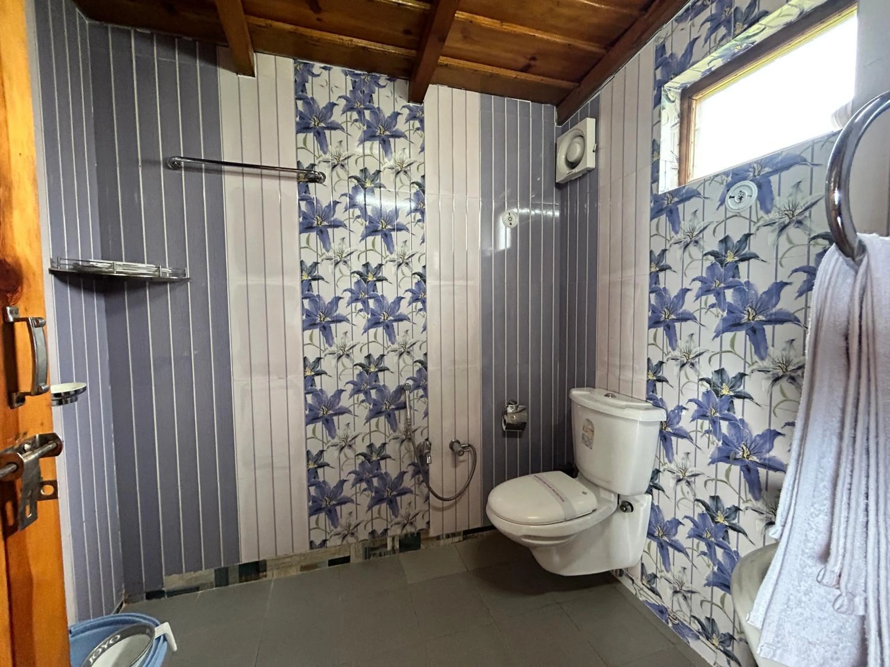 Kasar Himalaya Holiday Resort, Binsar Rd