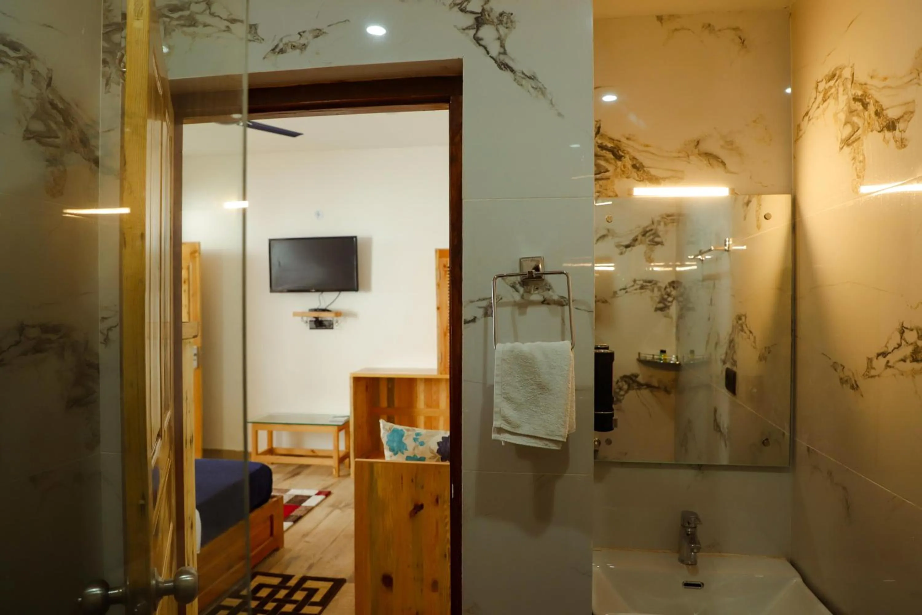 Kasar Himalaya Holiday Resort, Binsar Rd