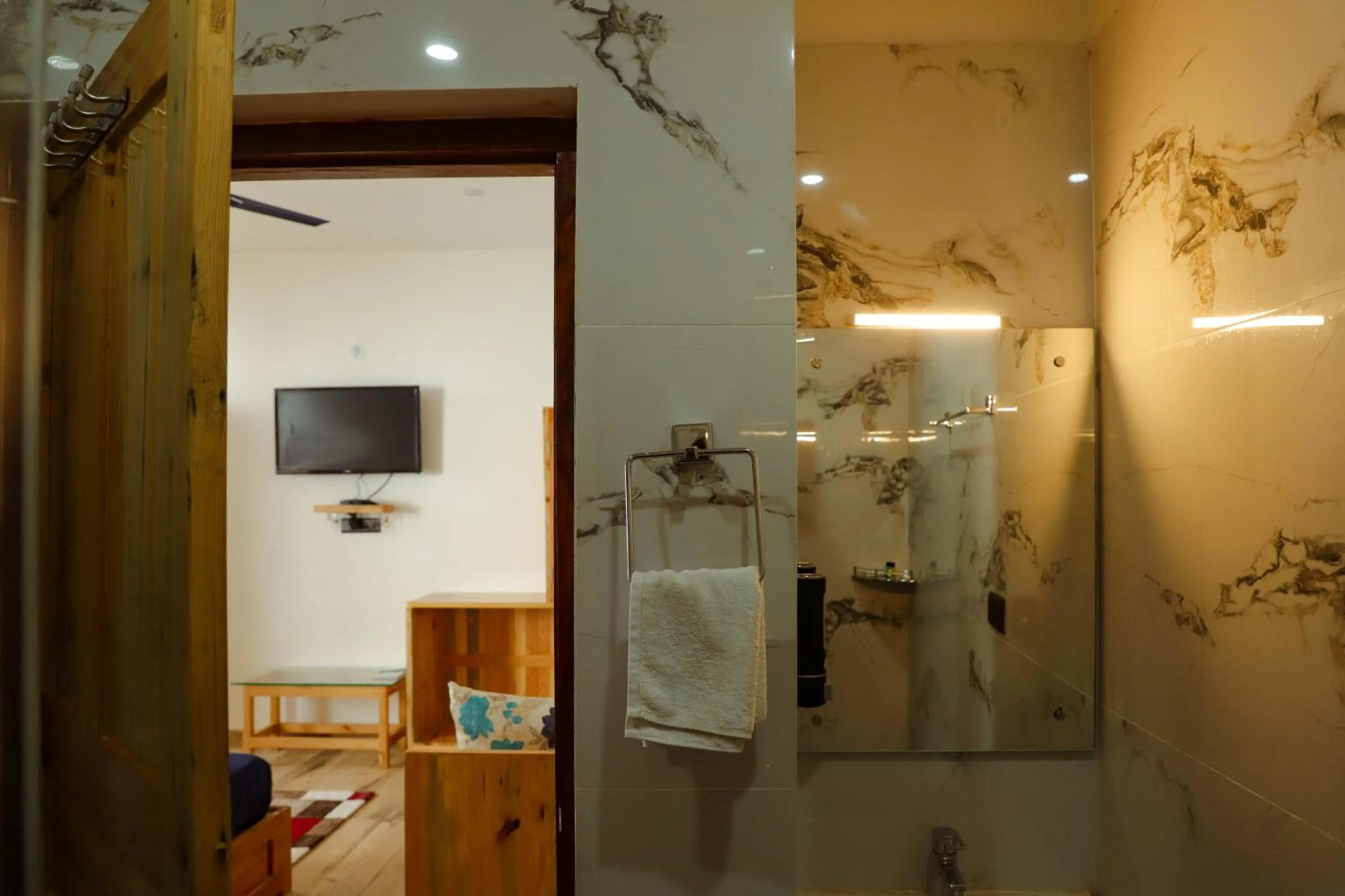 Kasar Himalaya Holiday Resort, Binsar Rd