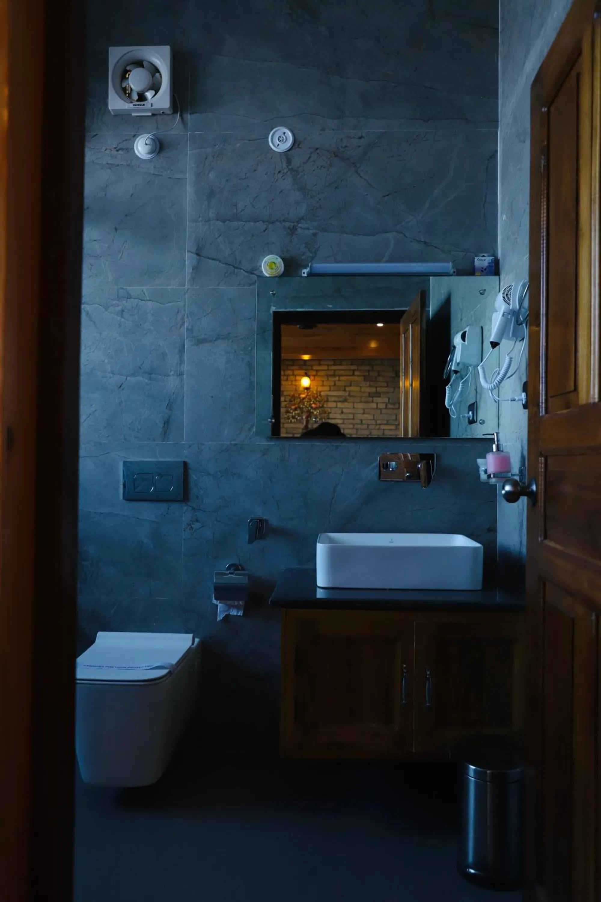 Kasar Himalaya Holiday Resort, Binsar Rd