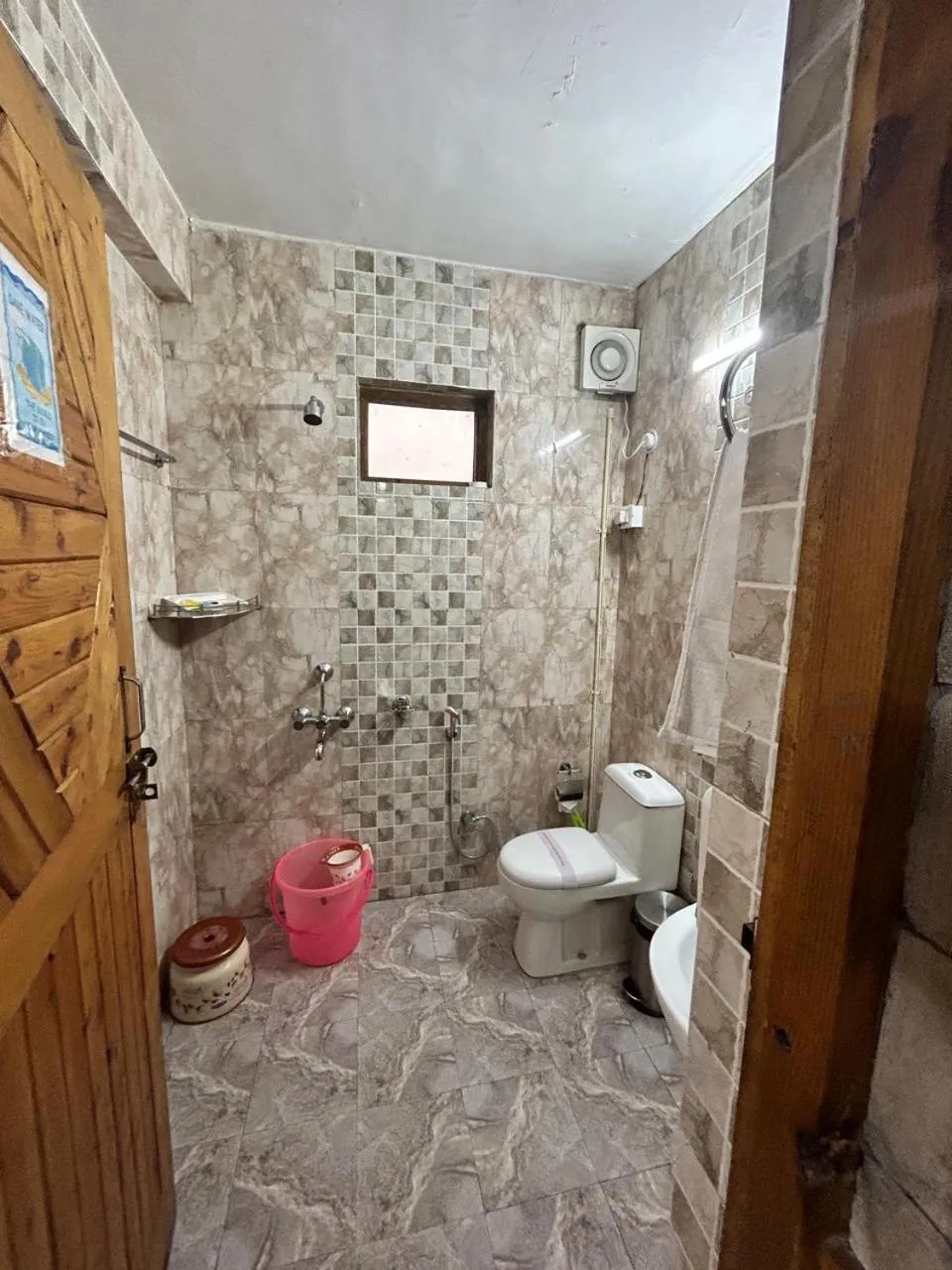 Kasar Himalaya Holiday Resort, Binsar Rd